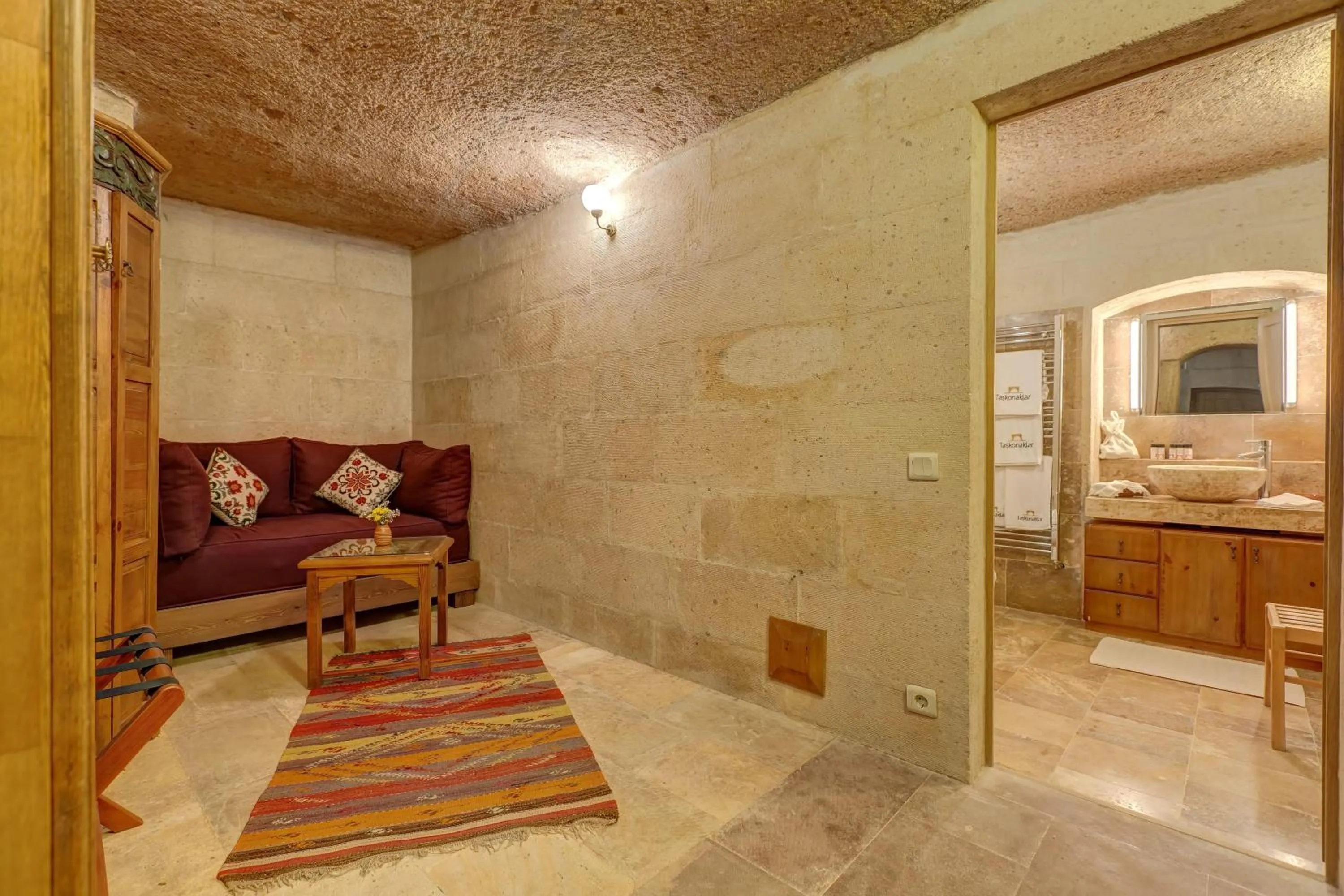 Photo of the whole room in Taskonaklar