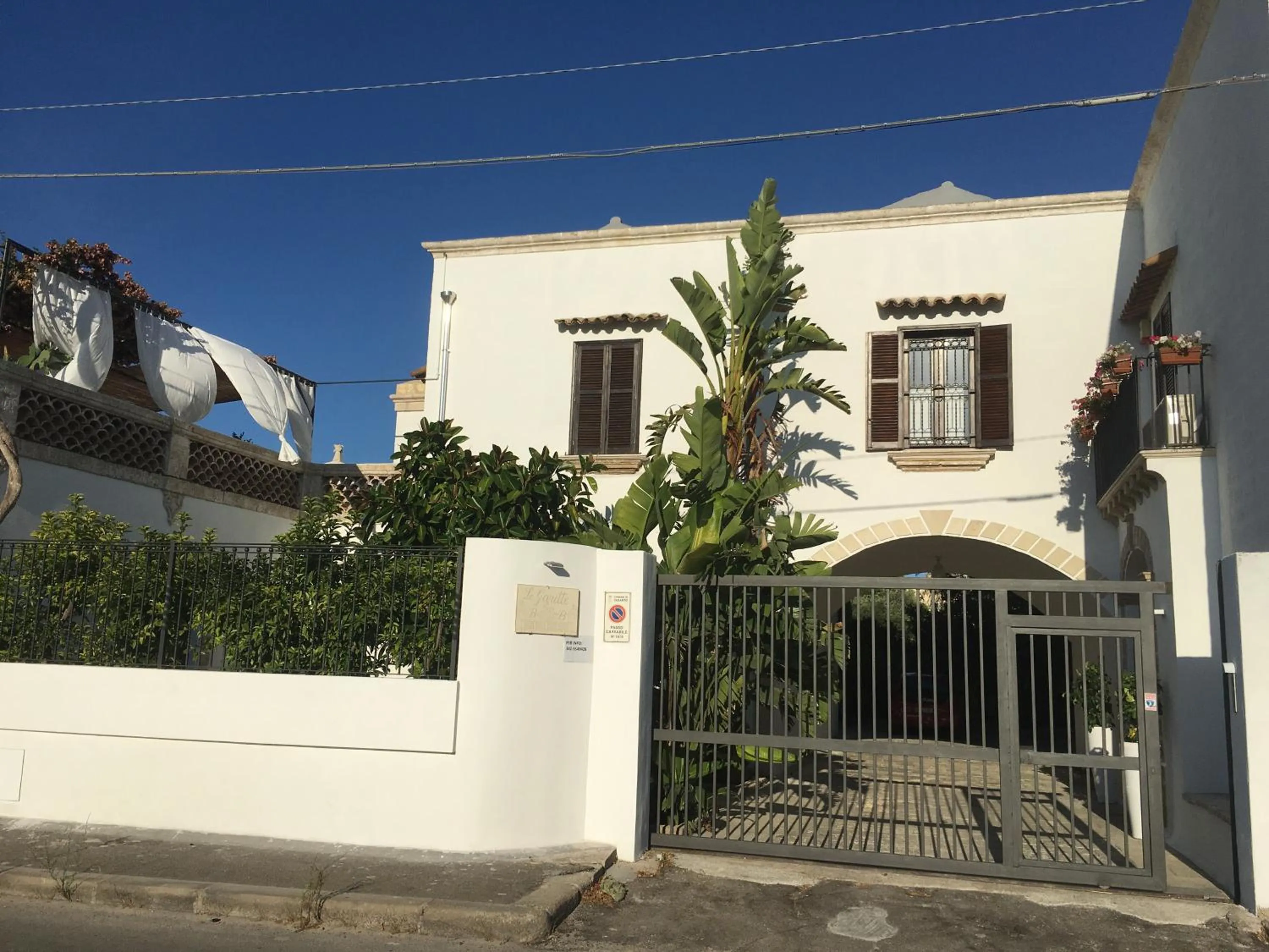 Property building in Le Garitte