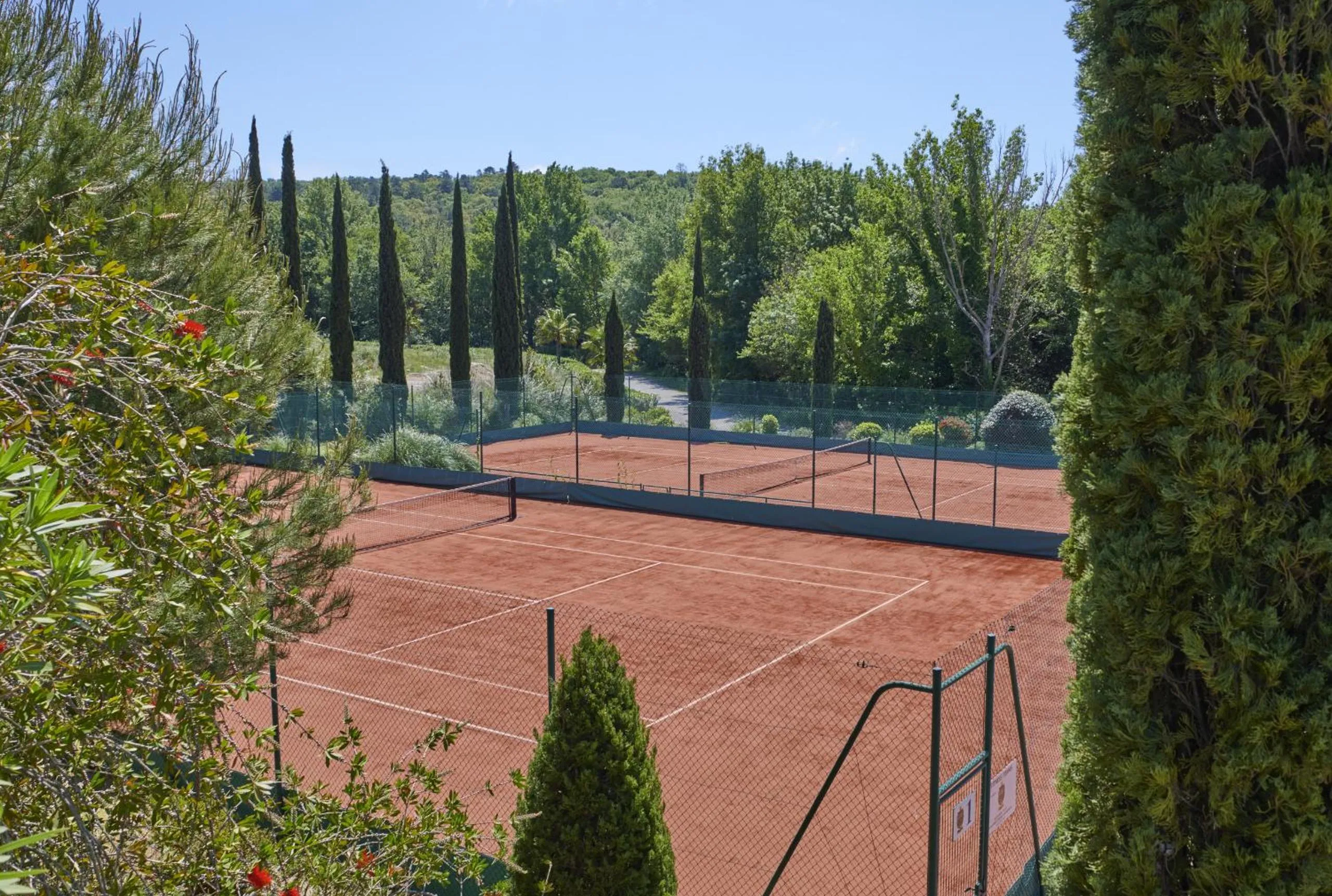 Tennis court in Saint-Tropez Golf Residences