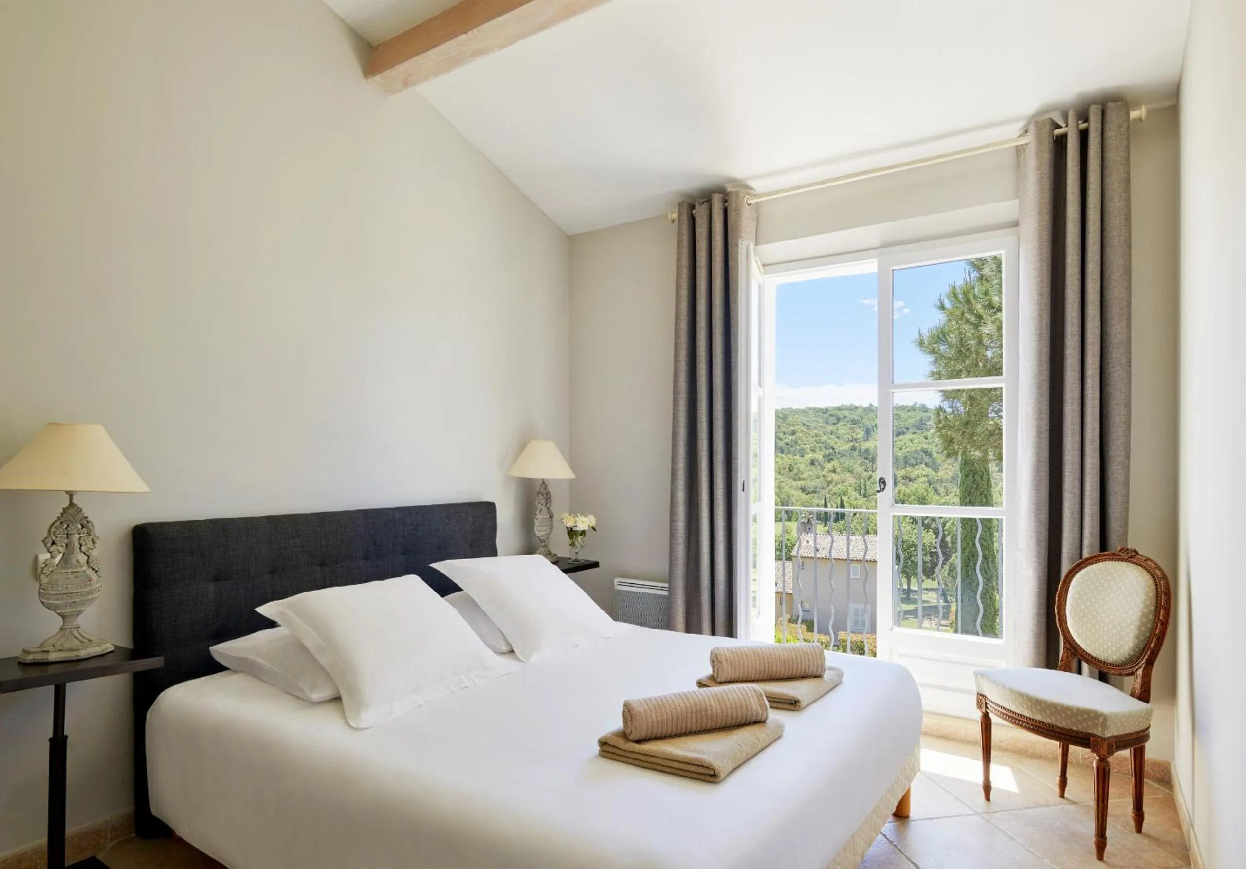 Bed in Saint-Tropez Golf Residences