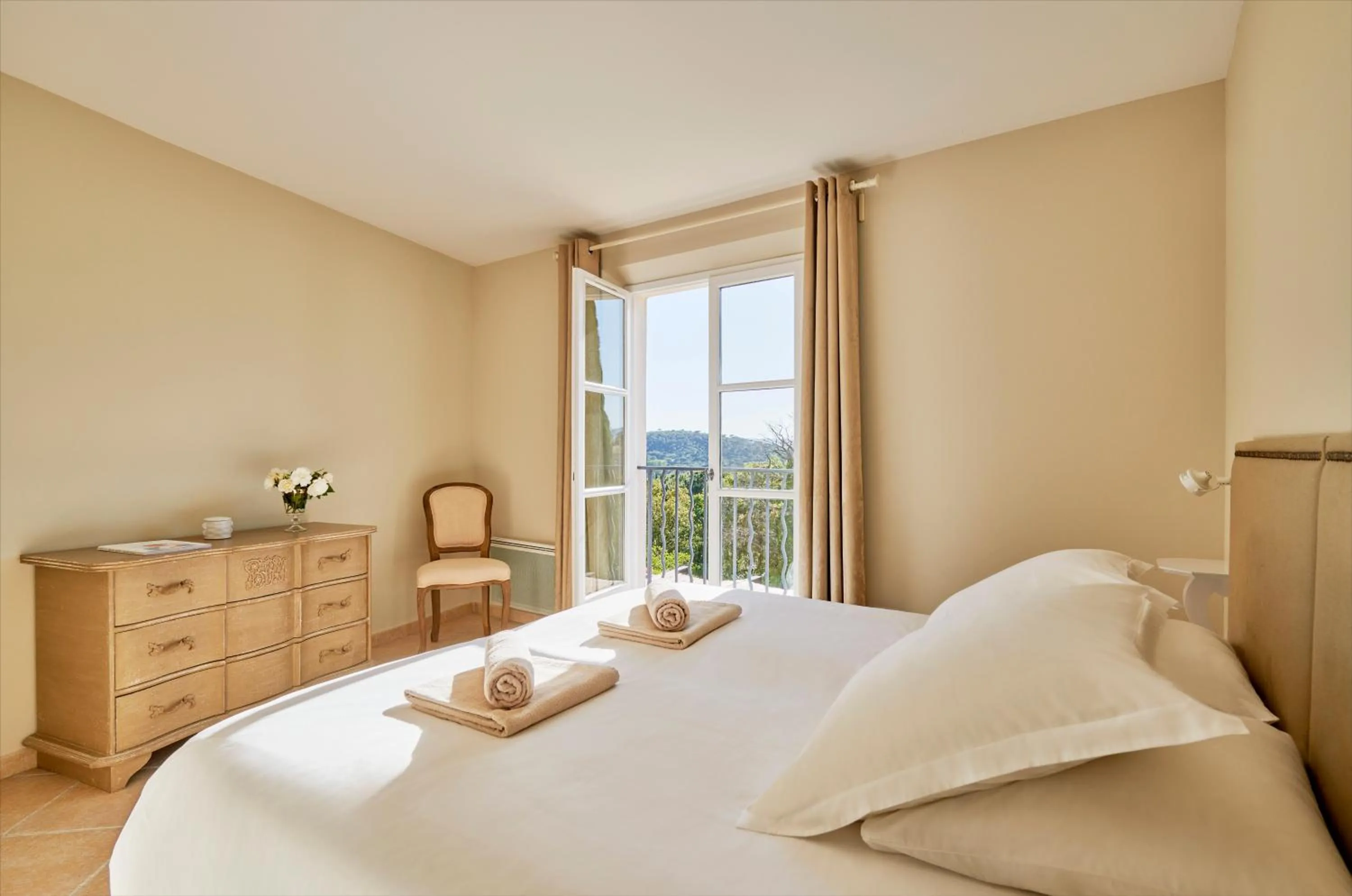View (from property/room), Bed in Saint-Tropez Golf Residences