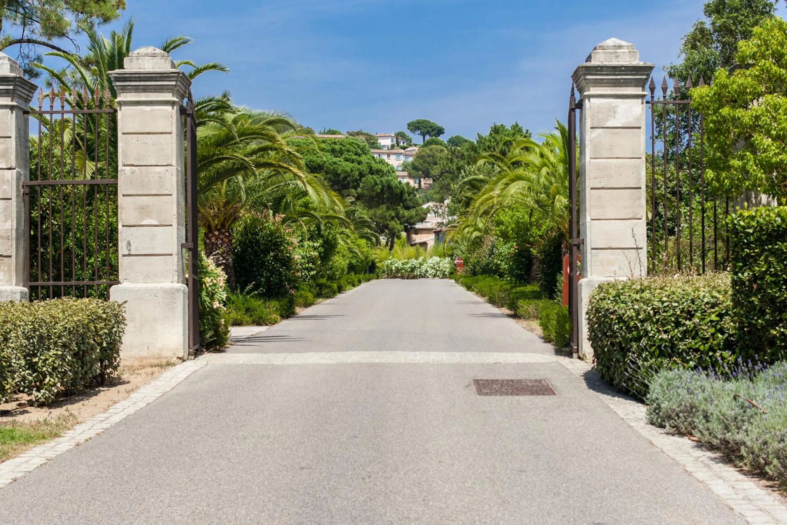 Facade/entrance in Saint-Tropez Golf Residences