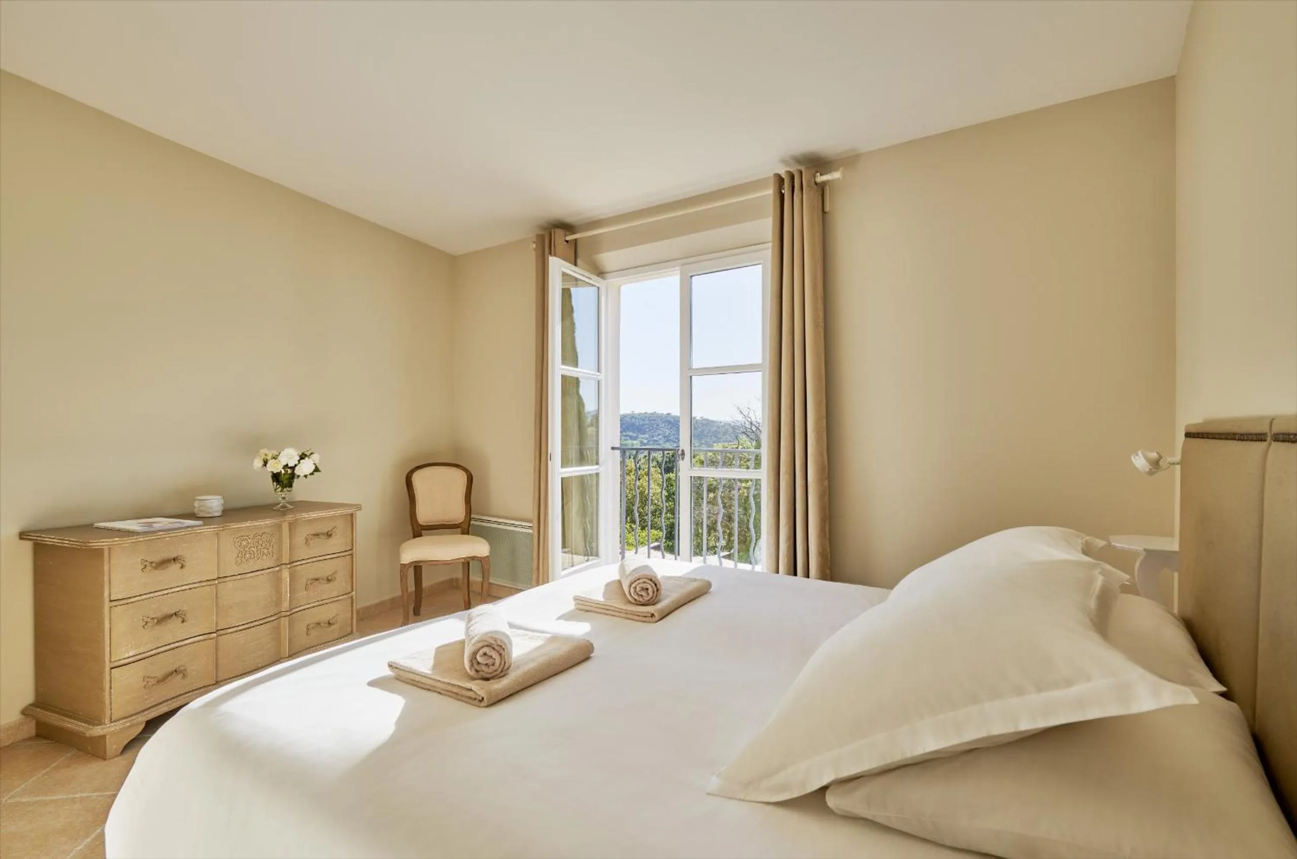 Bed in Saint-Tropez Golf Residences
