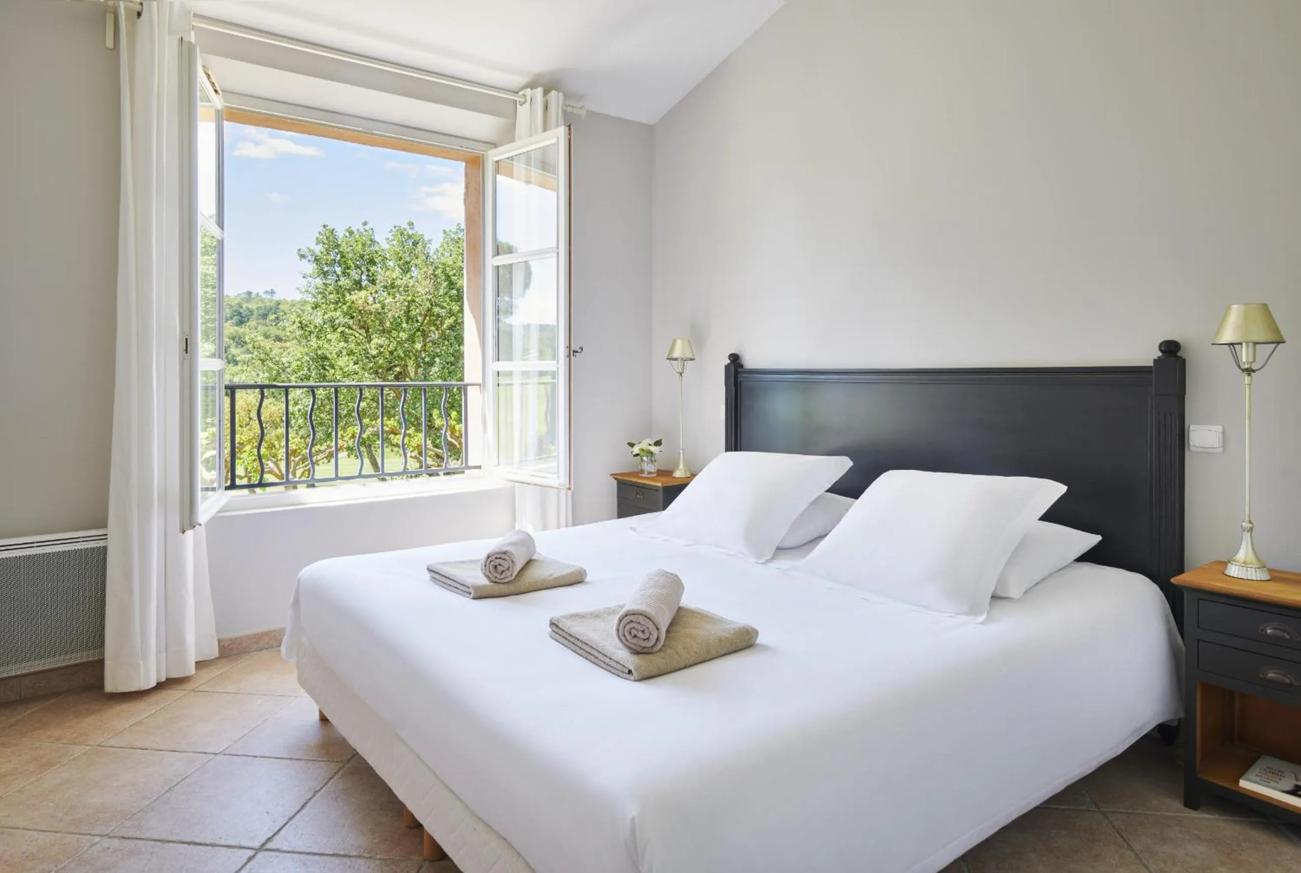 Bed in Saint-Tropez Golf Residences