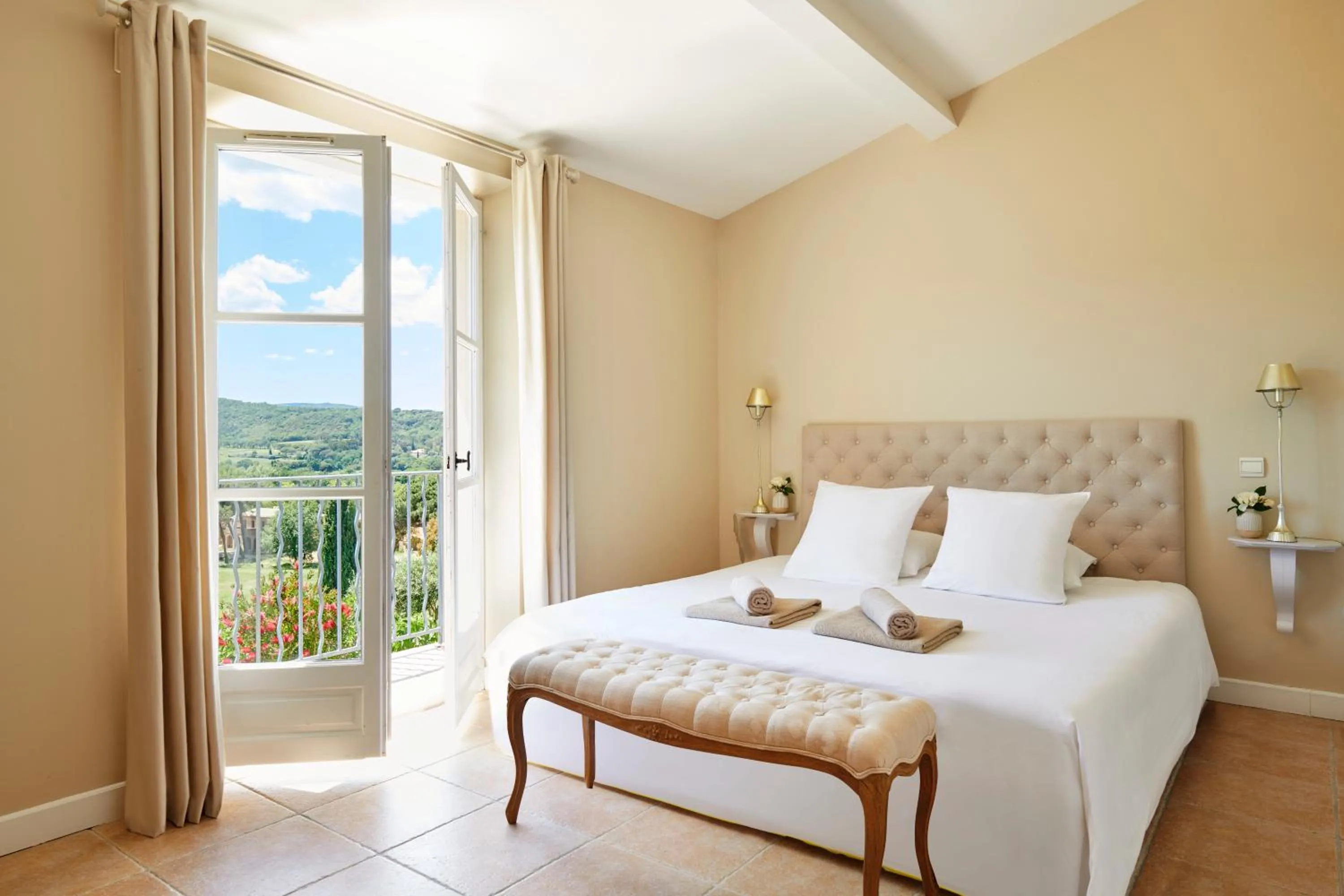 Bedroom, Bed in Saint-Tropez Golf Residences