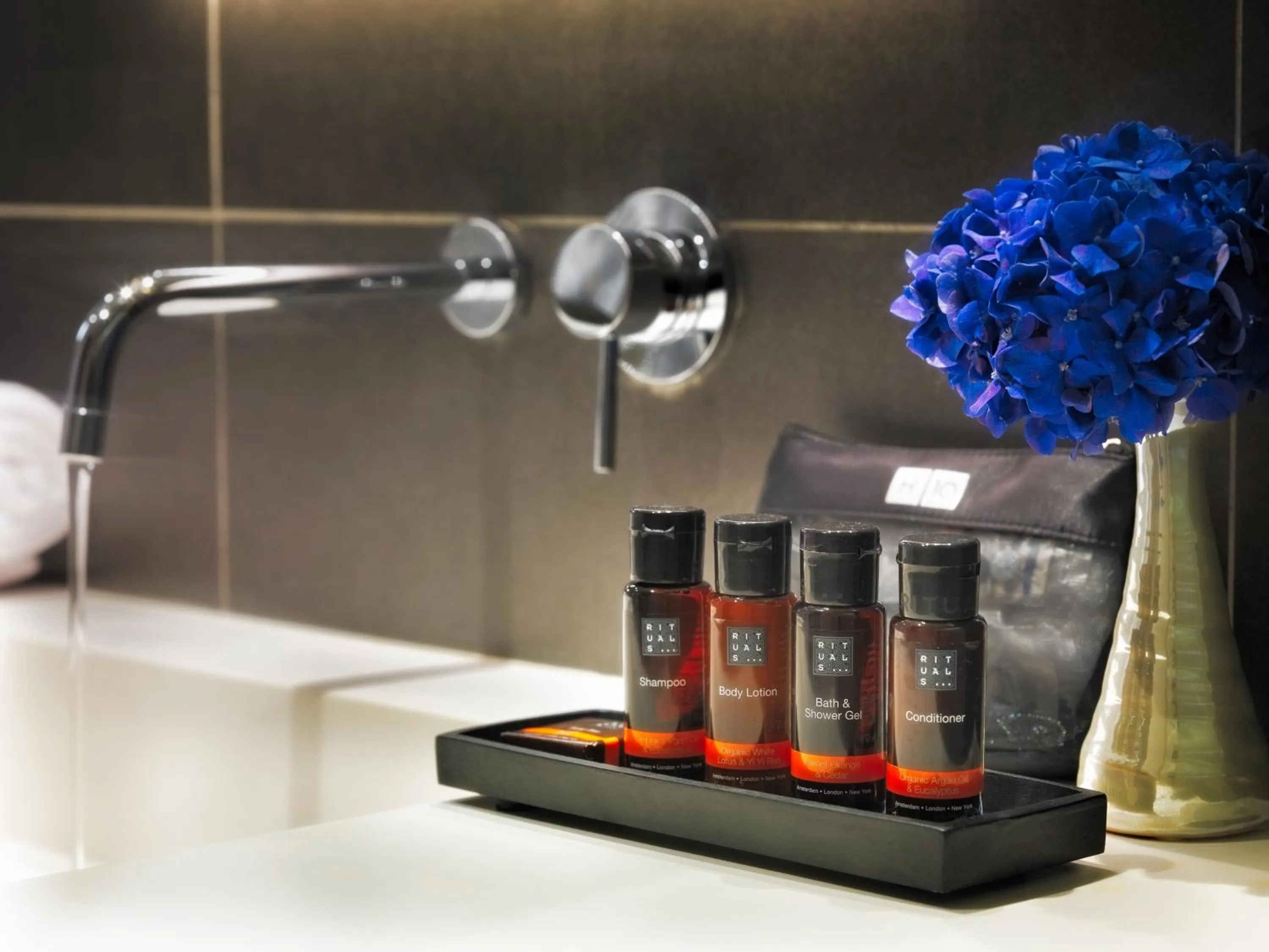 Bathroom in H10 Casa Mimosa 4* Sup