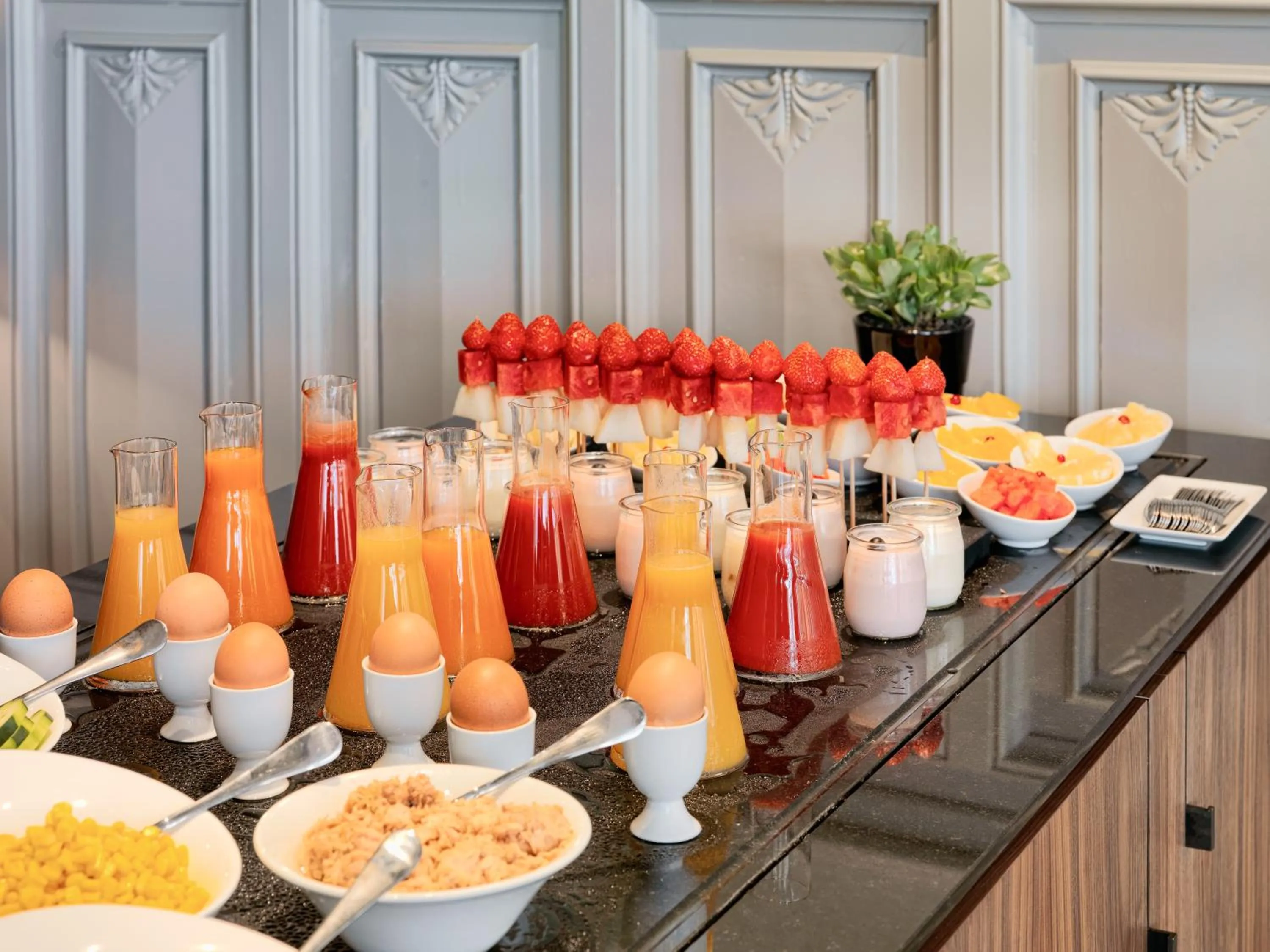 Buffet breakfast in H10 Casa Mimosa 4* Sup