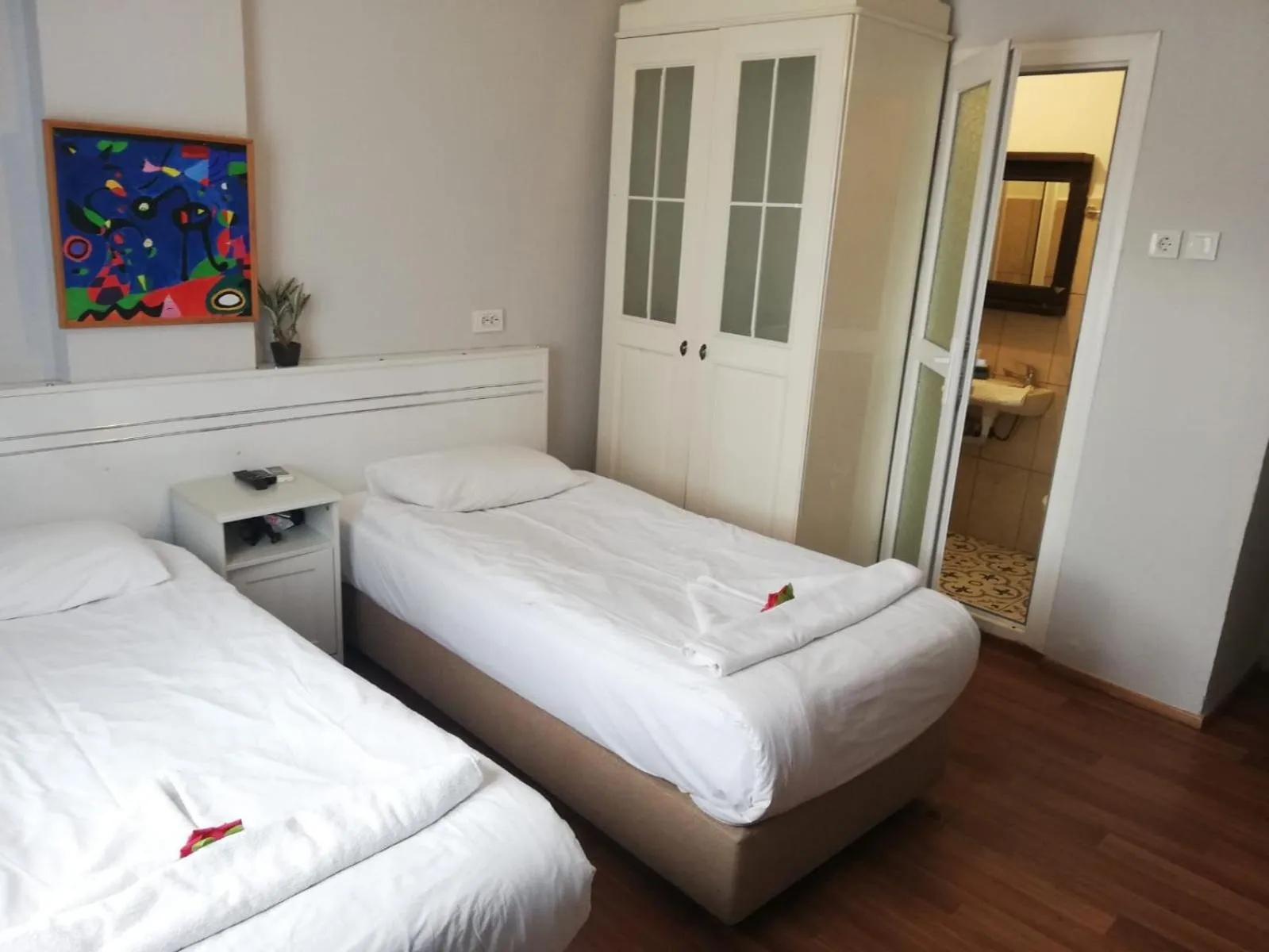 Photo of the whole room, Bed in Urkmez Hotel