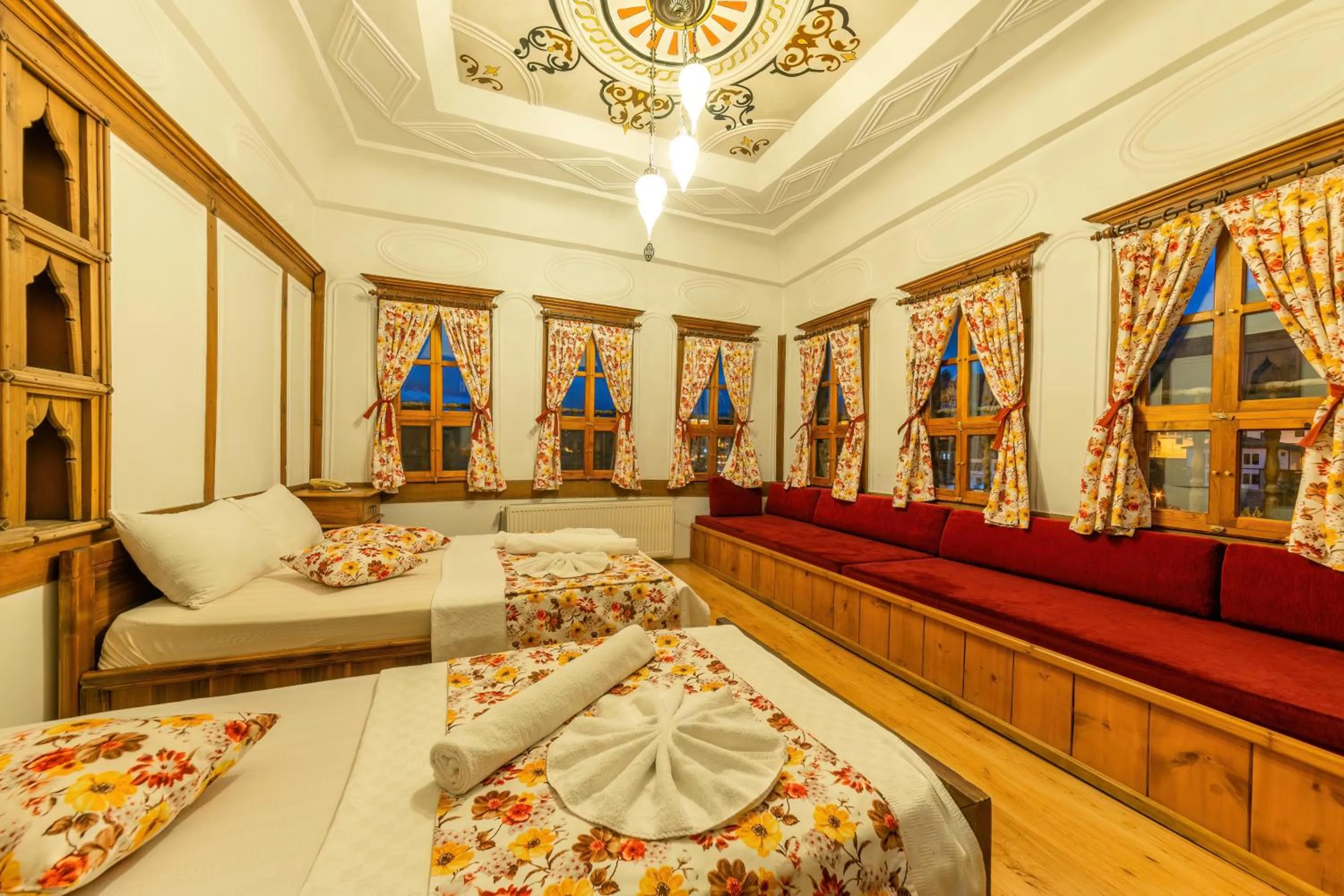 Photo of the whole room, Bed in Cesmeli Konak Garden