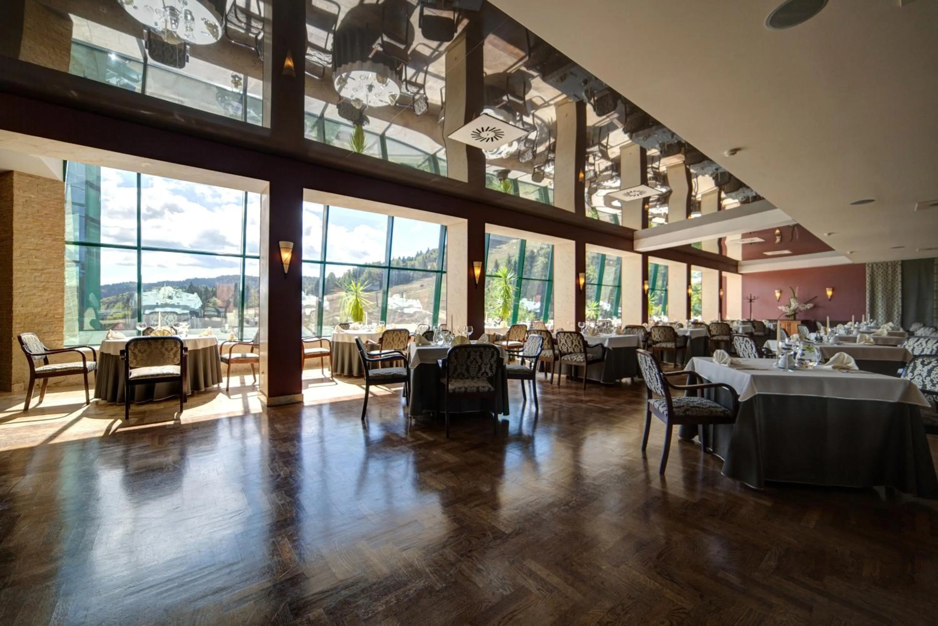 Restaurant/places to eat in Hotel Pegaz
