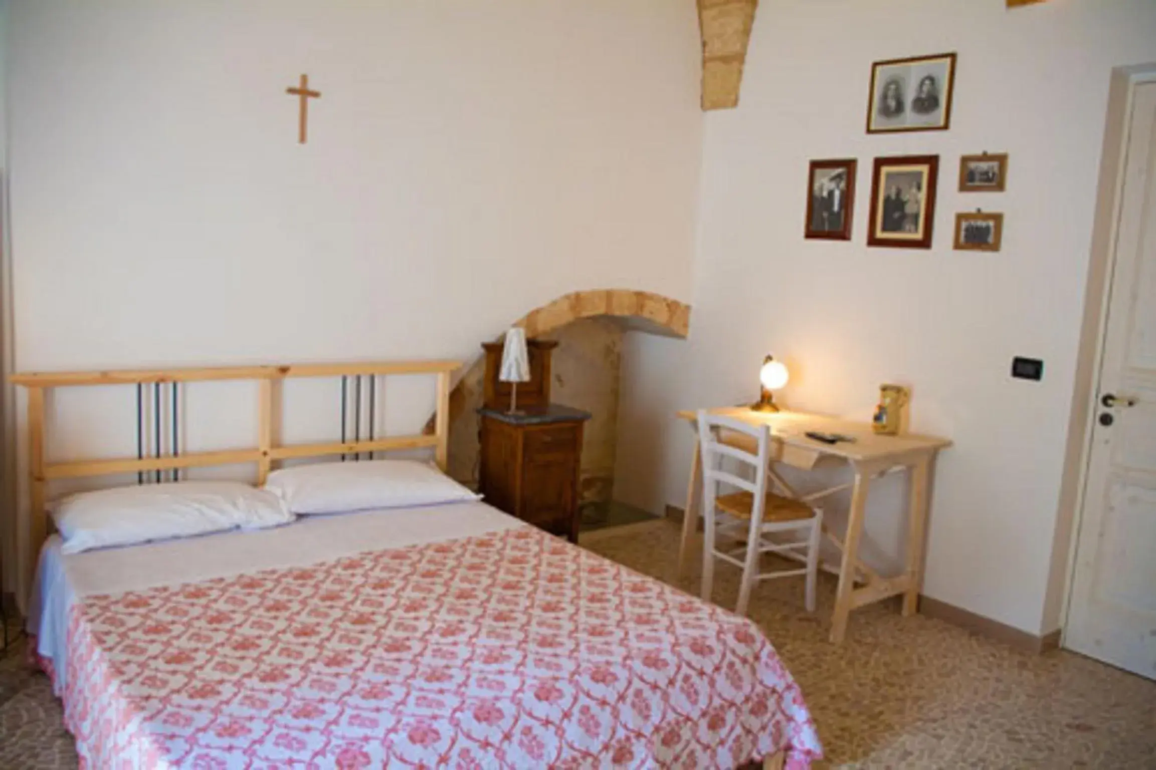 Budget Double or Twin Room - single occupancy in B&B Casa Probo Budget Double or Twin Room - single occupancy in B&B Casa Probo