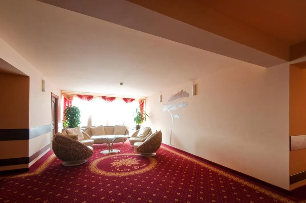 Communal lounge/ TV room, Bed in Skalny Dworek