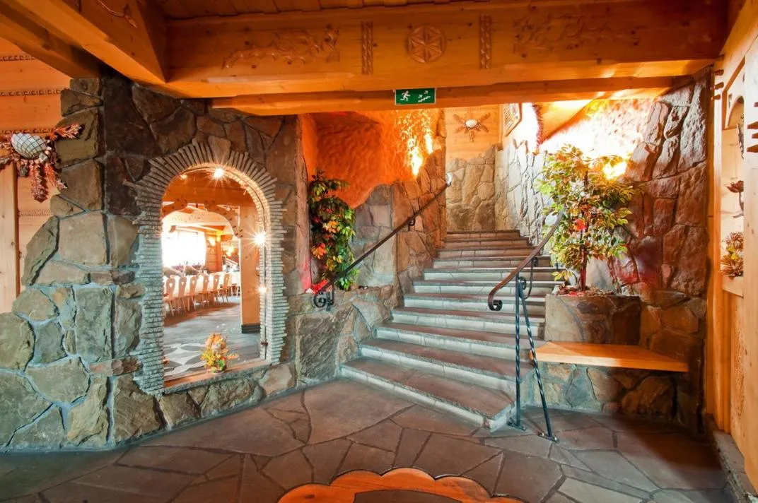 Restaurant/places to eat in Skalny Dworek