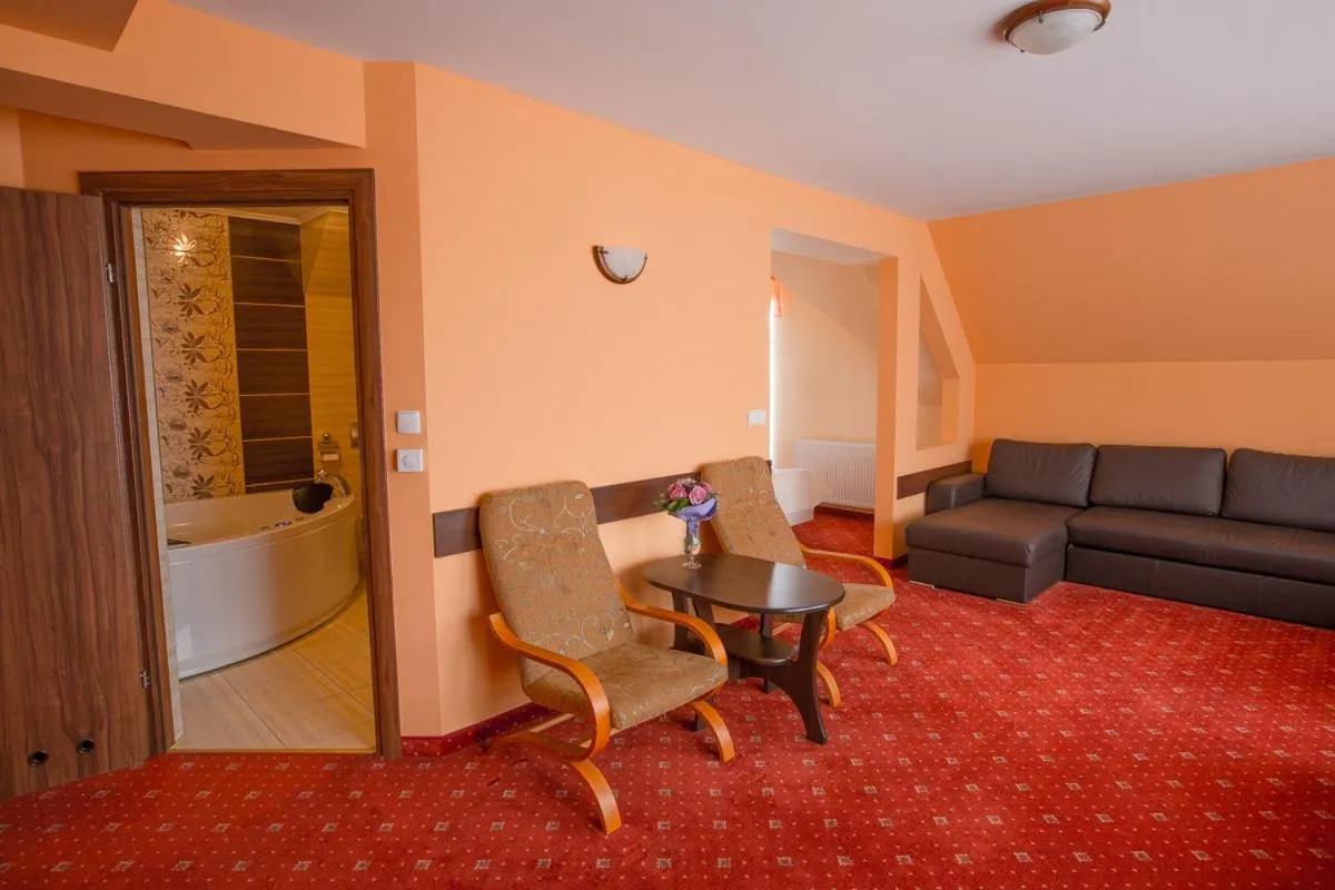 Photo of the whole room in Skalny Dworek