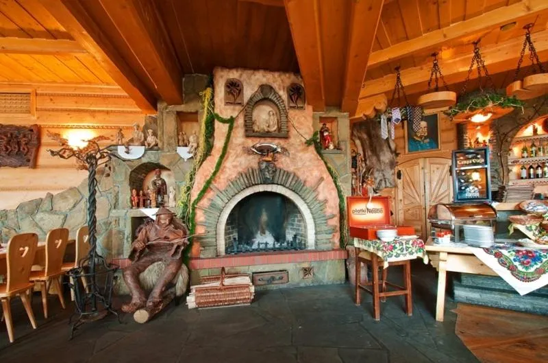 Restaurant/places to eat in Skalny Dworek