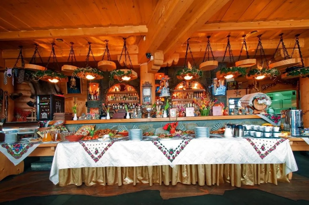 Restaurant/places to eat in Skalny Dworek