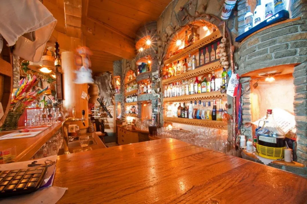 Restaurant/places to eat in Skalny Dworek