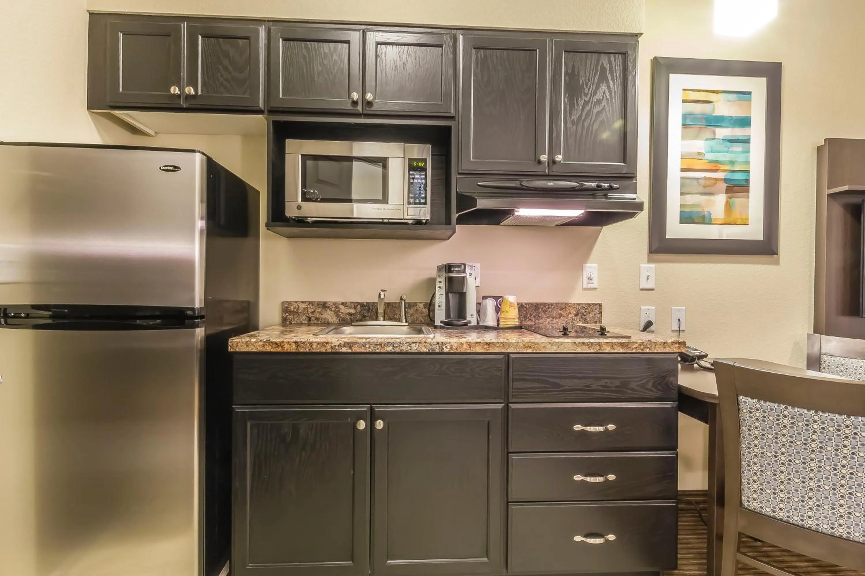 Kitchen or kitchenette in Quality Inn & Suites