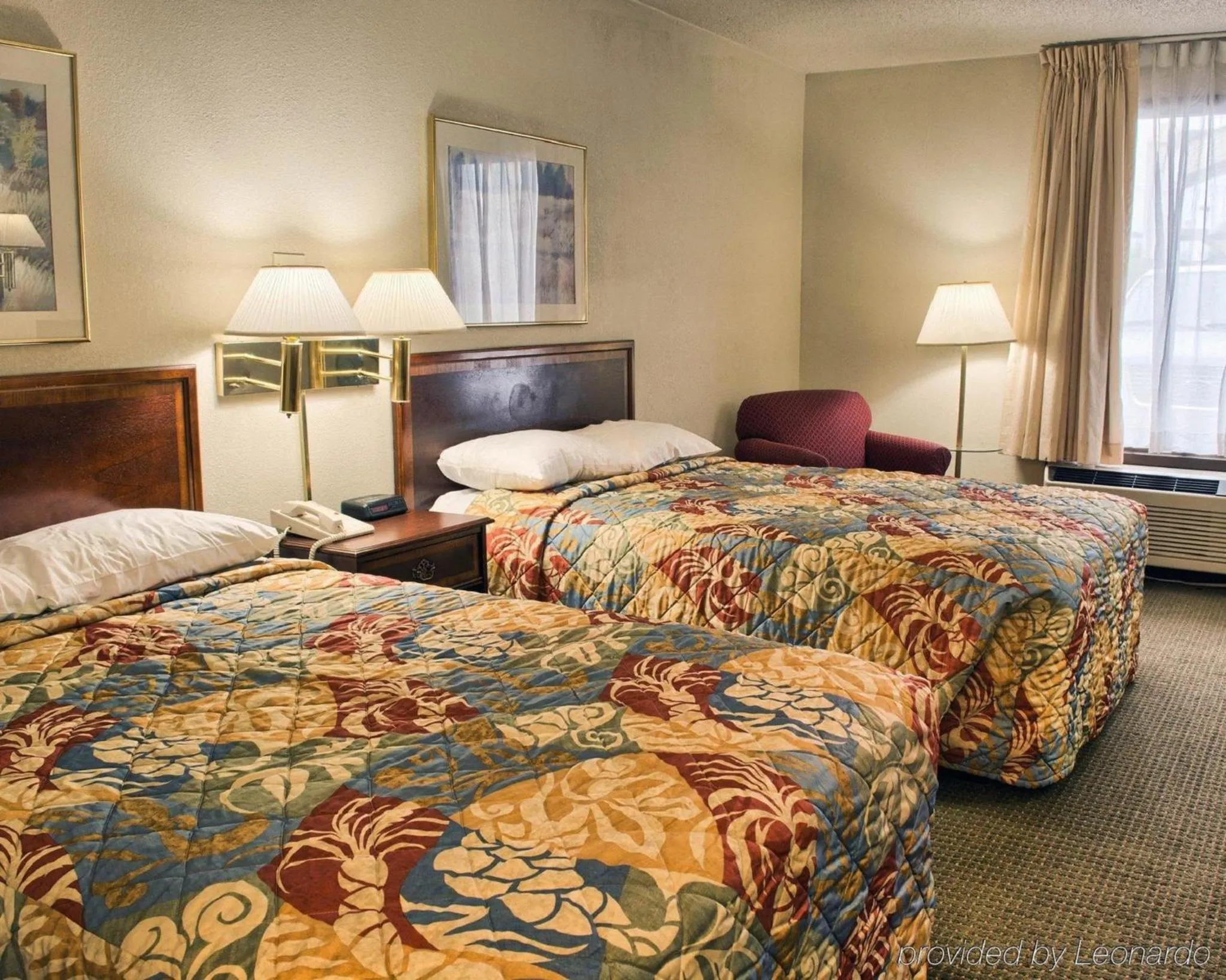 Photo of the whole room, Bed in Rodeway Inn Richmond