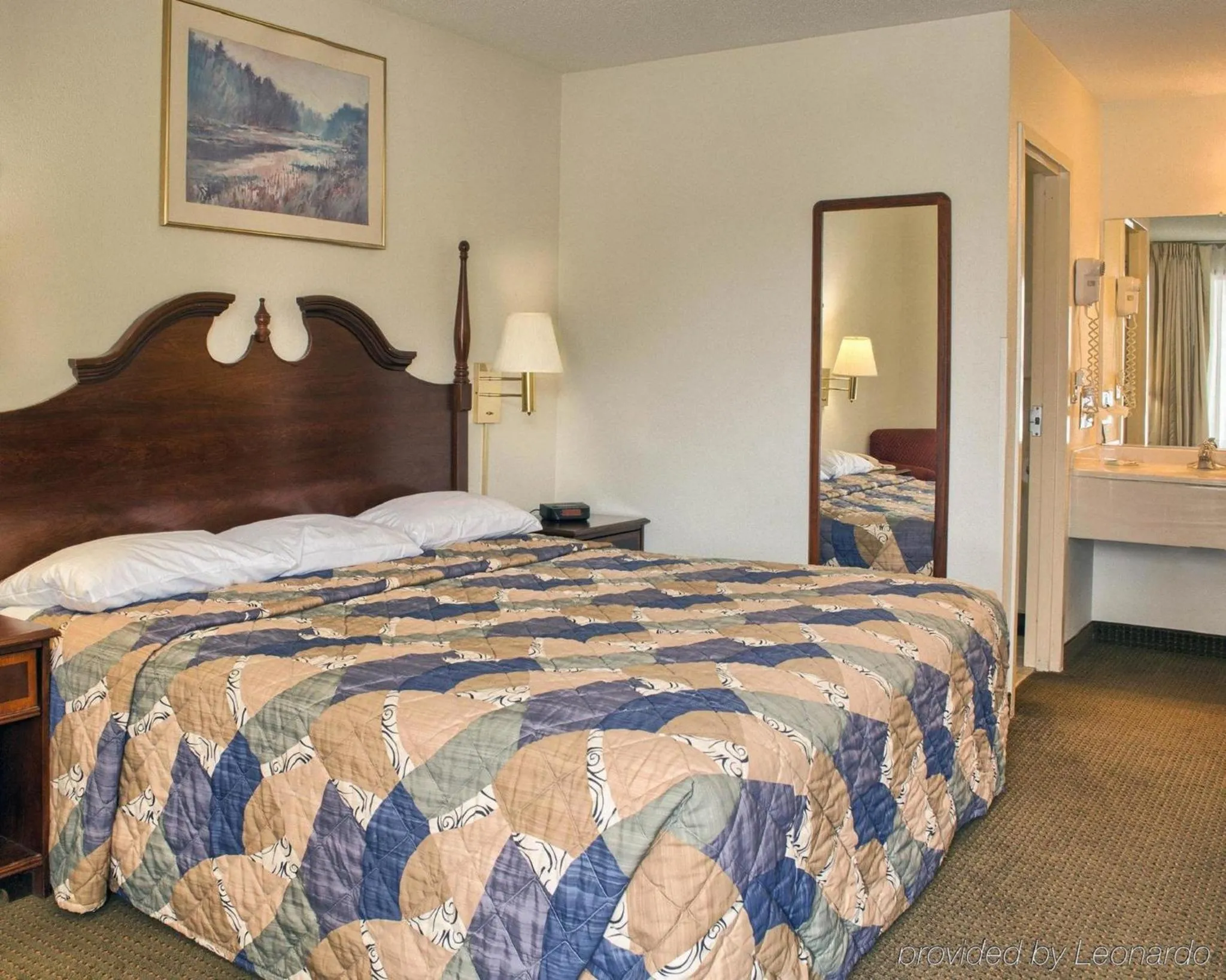 Photo of the whole room, Bed in Rodeway Inn Richmond