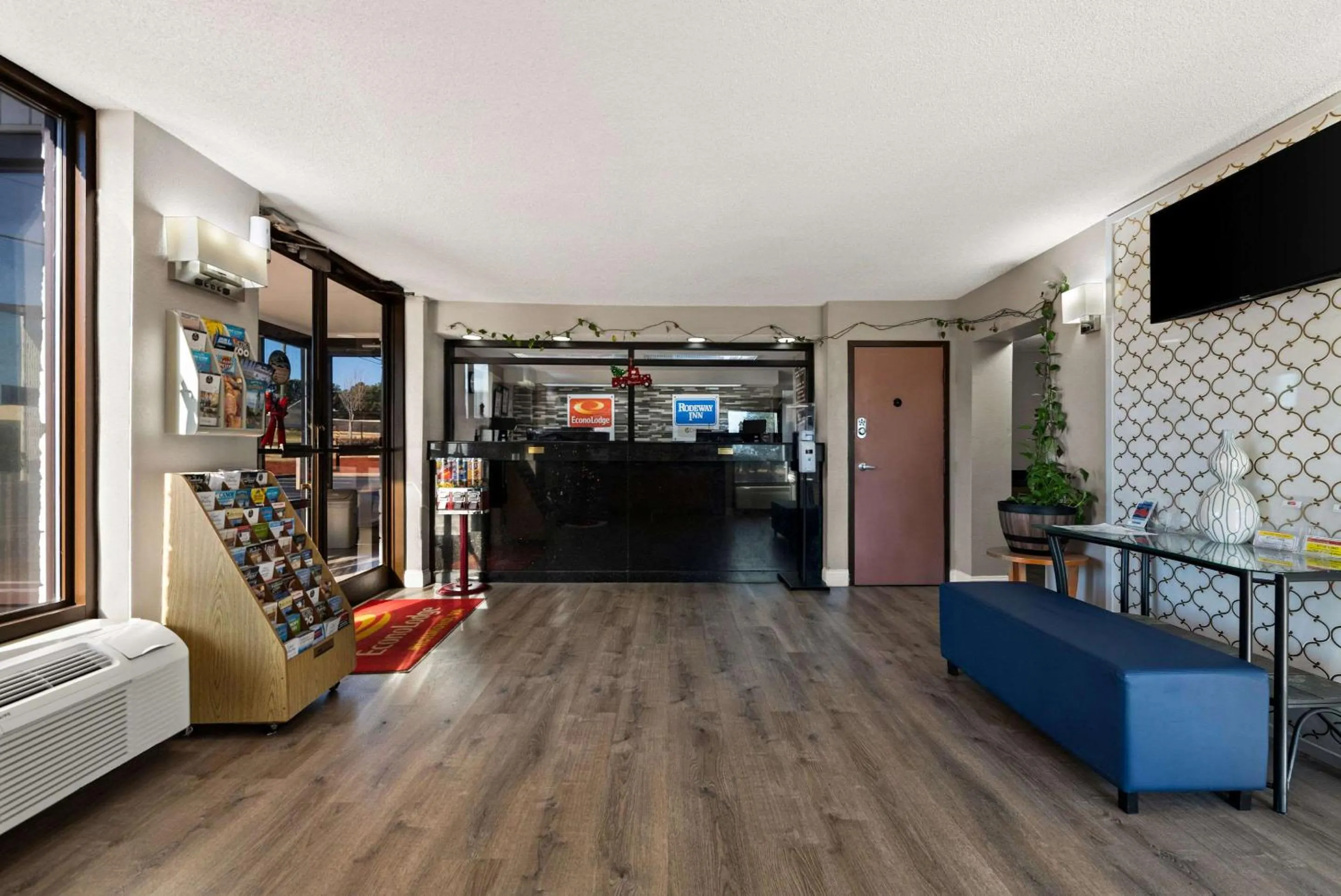 Lobby or reception in Rodeway Inn Richmond