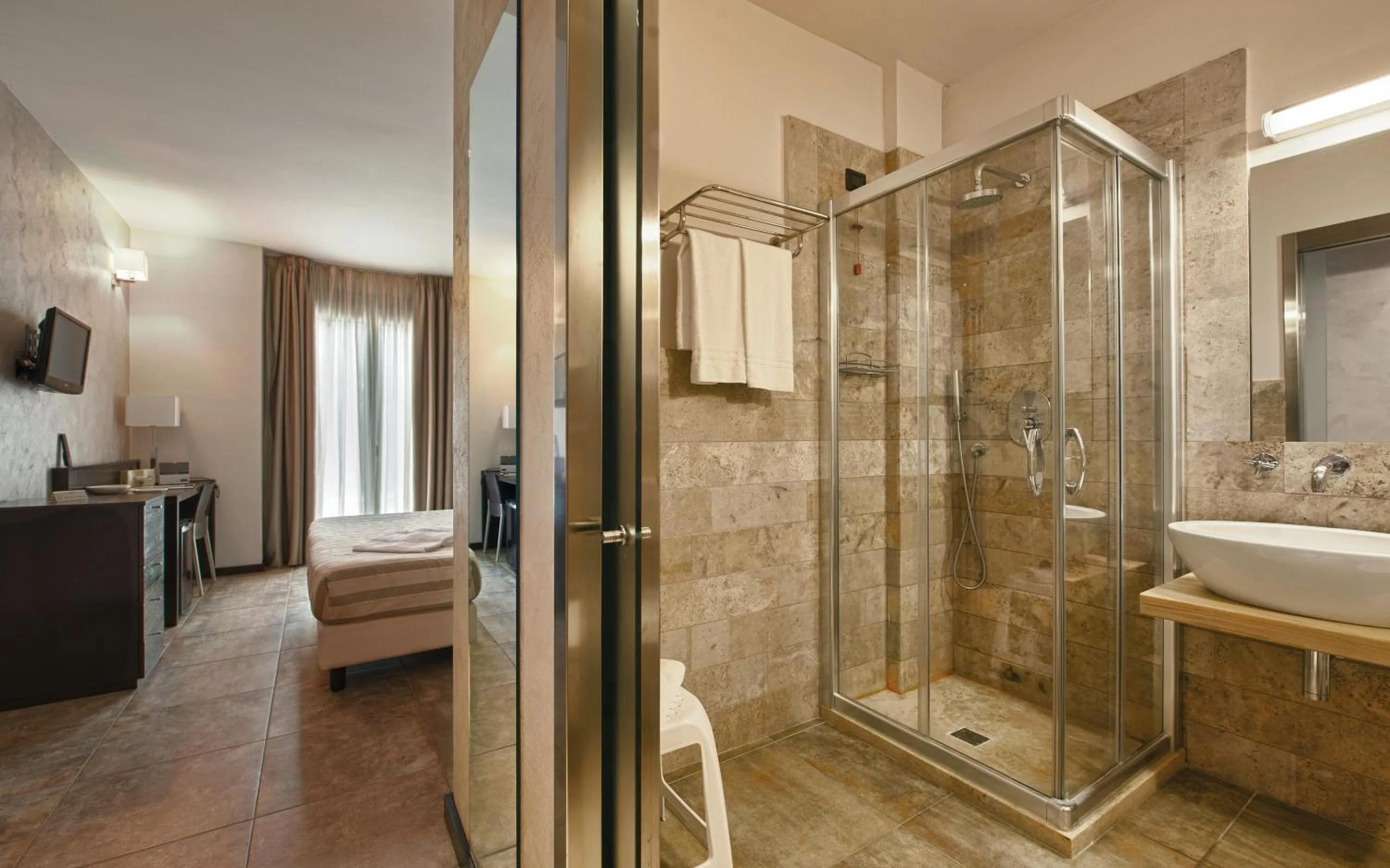 Shower in Basiliani - CDSHotels