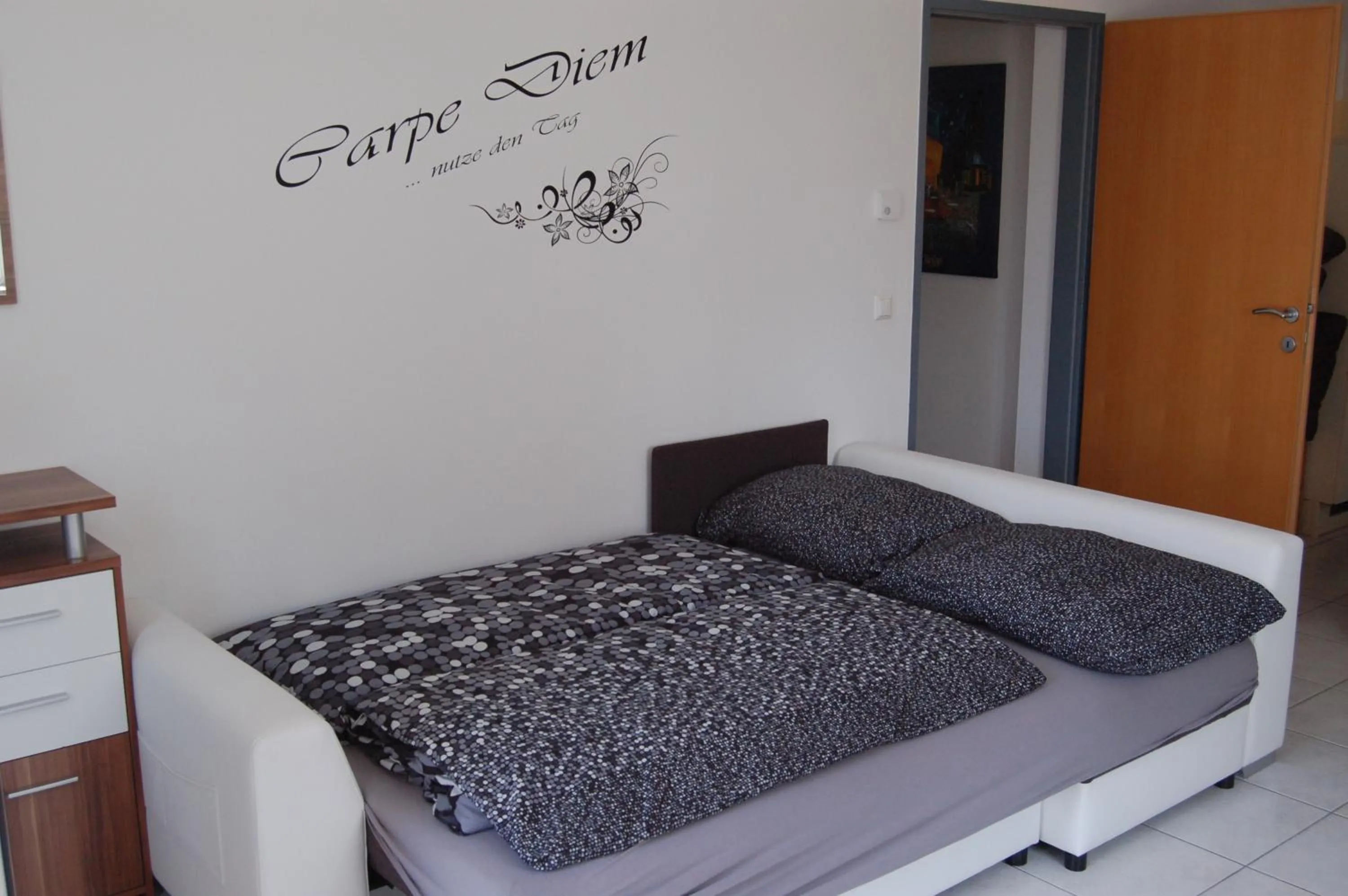 Bed in Ferienwohnung Frate