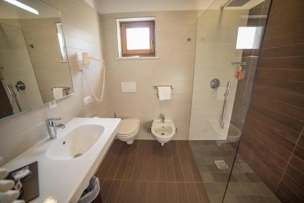 Shower in Olimpionico Hotel