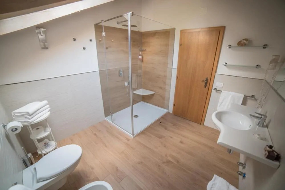 Shower in Olimpionico Hotel