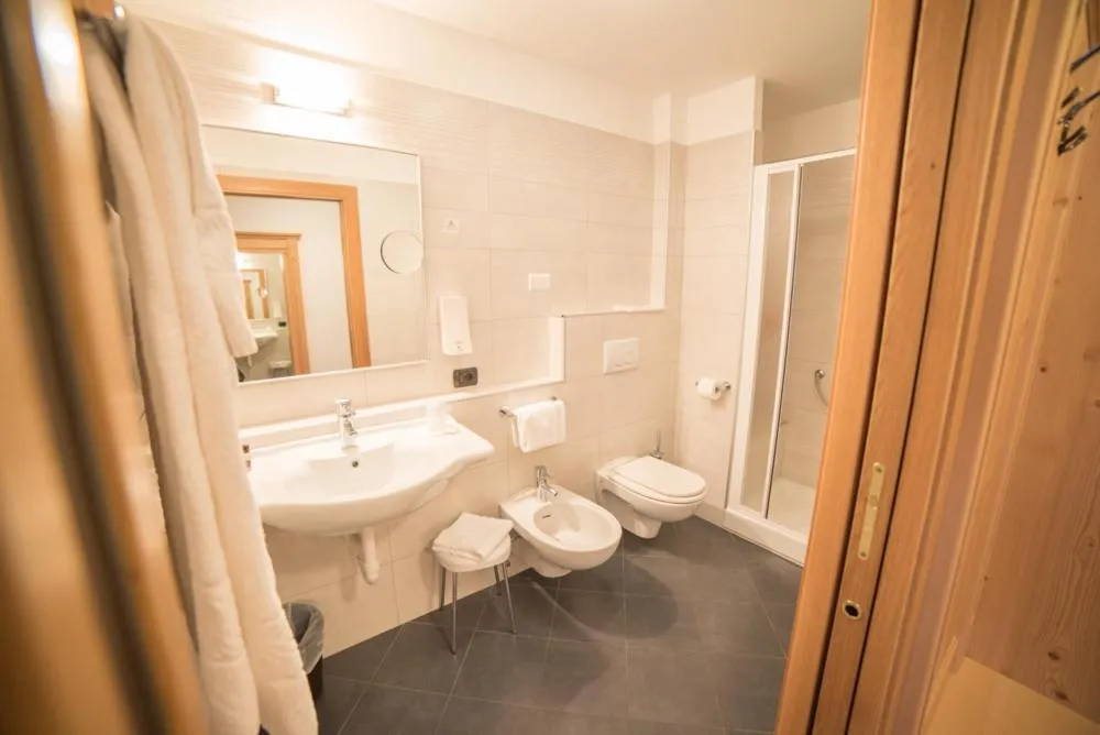 Toilet in Olimpionico Hotel