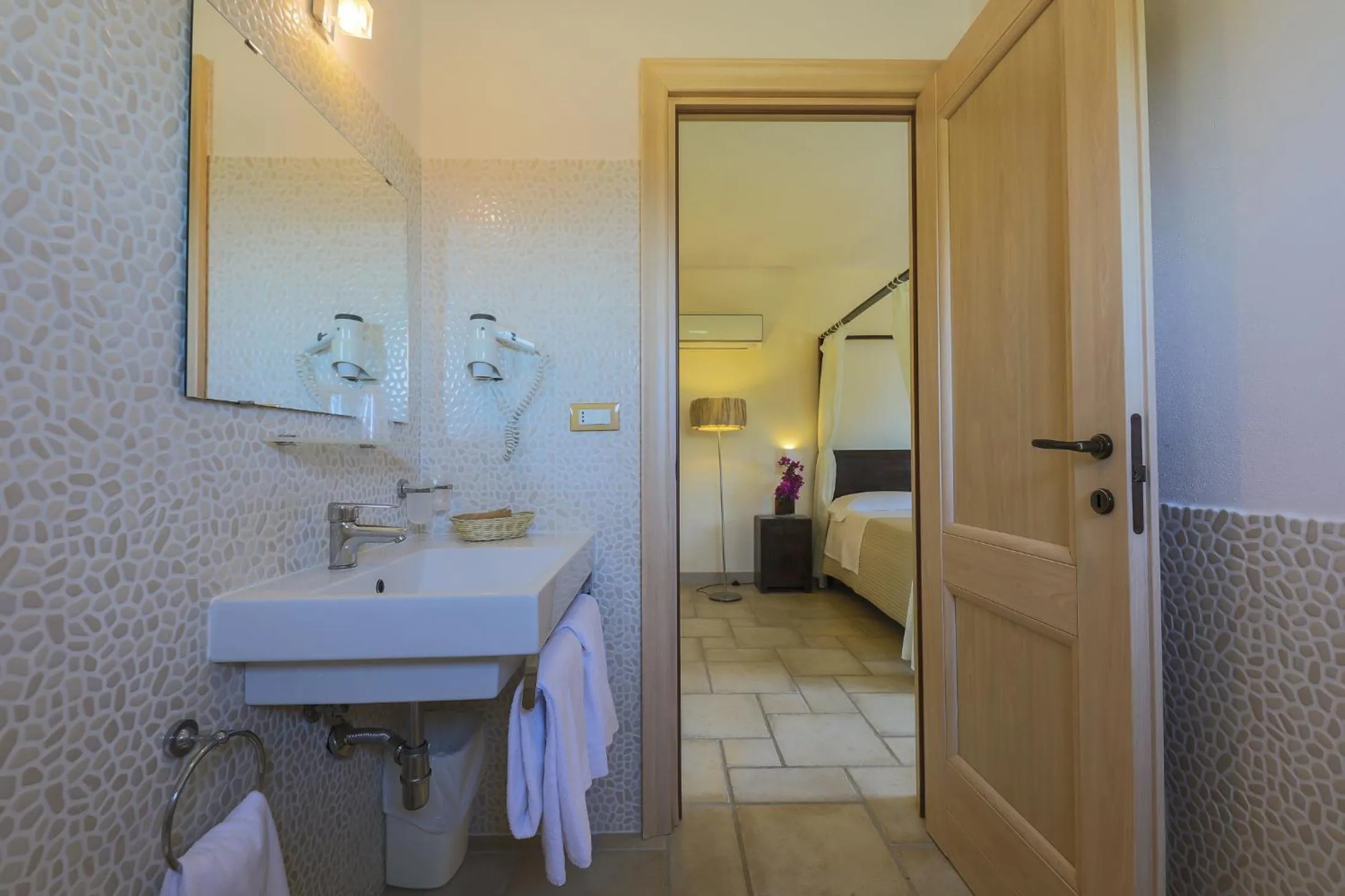 Bathroom, Bed in Corte Di Ferro Hotel & Wellness Resort