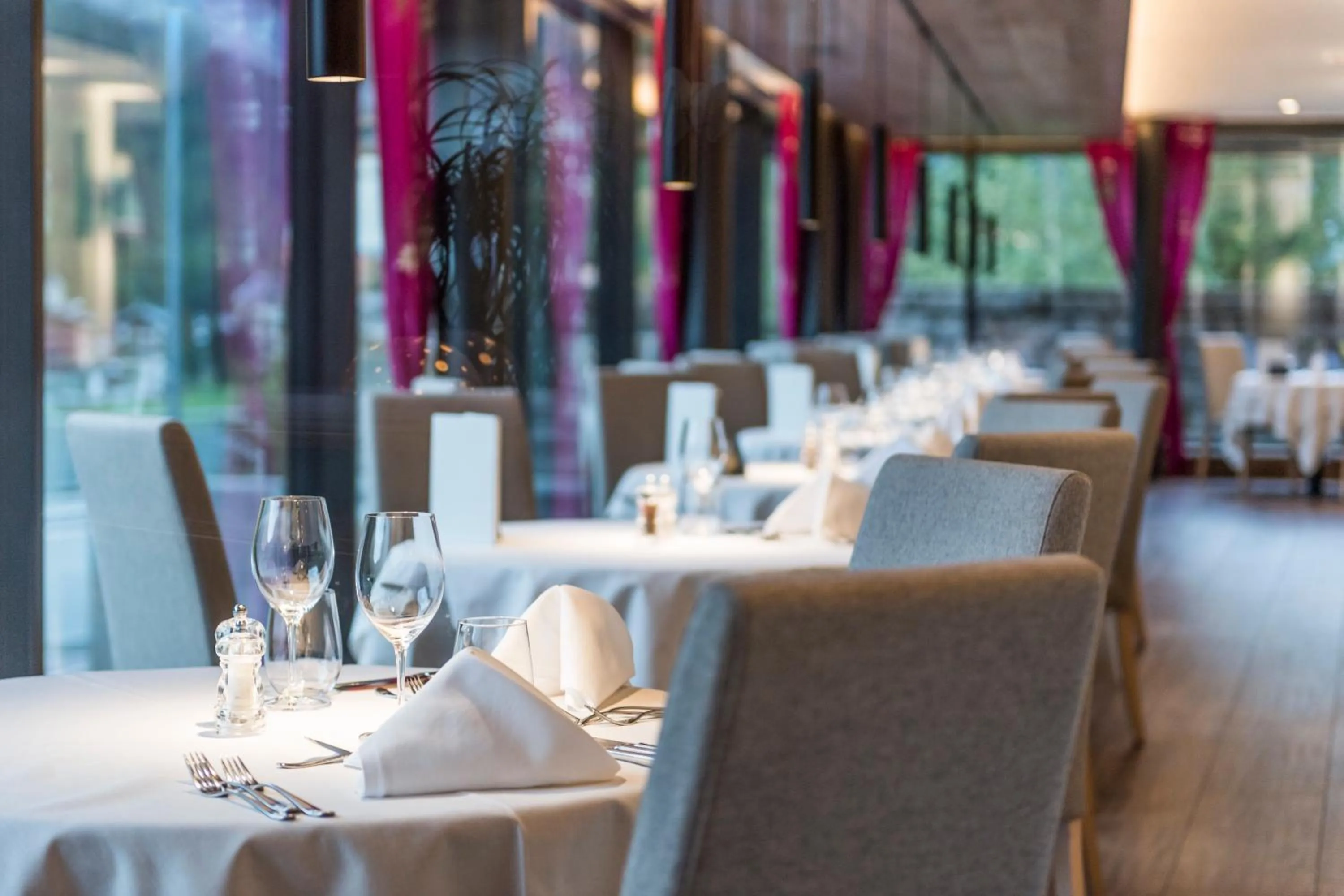 Restaurant/places to eat in MyPARADIES