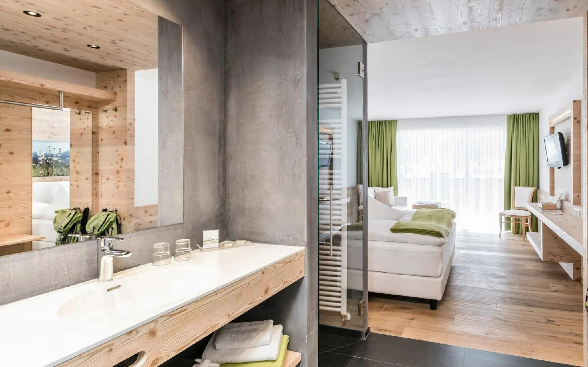 Photo of the whole room in MyPARADIES