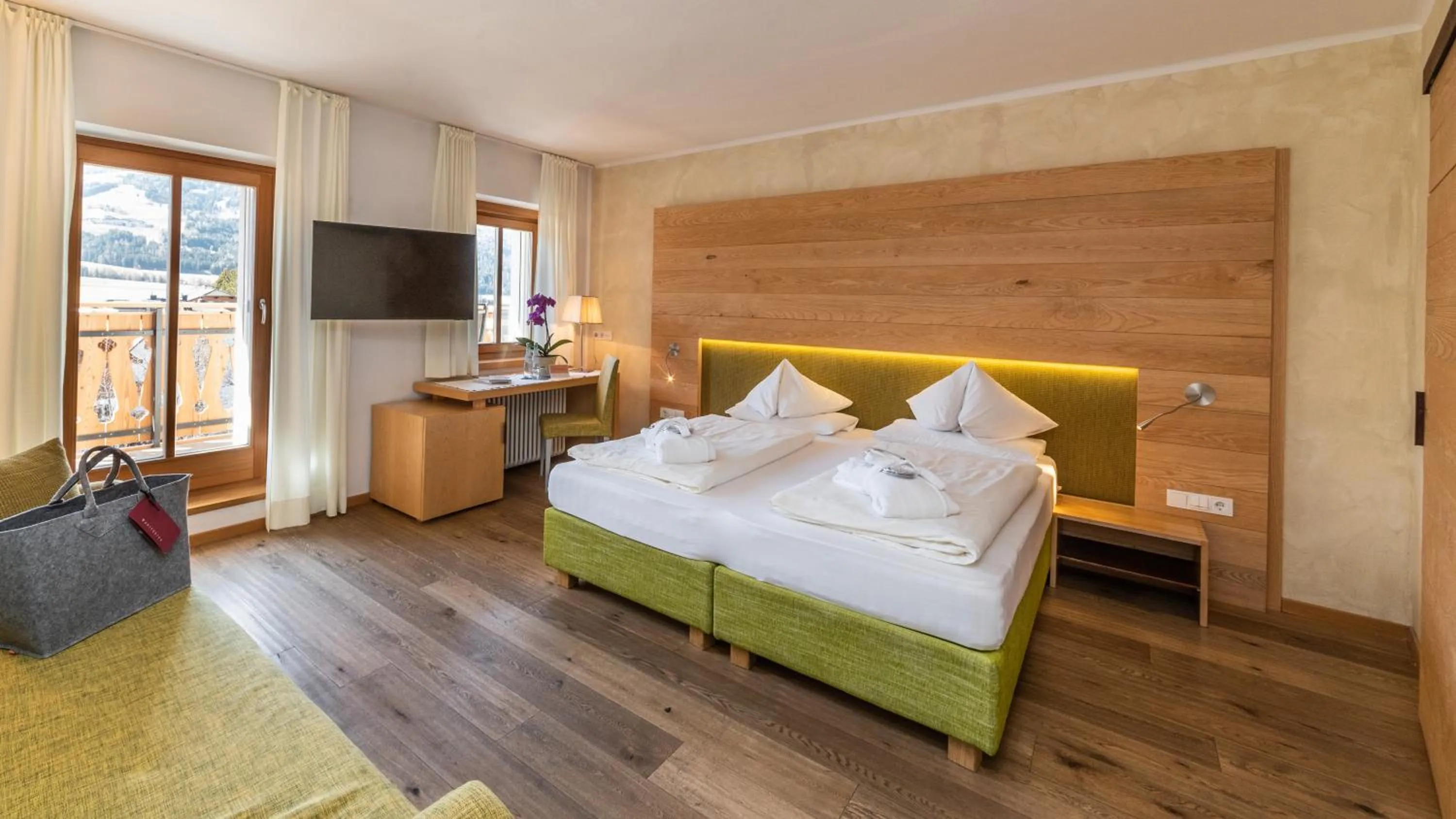 Bedroom, Bed in Hotel Post - OlangCard included