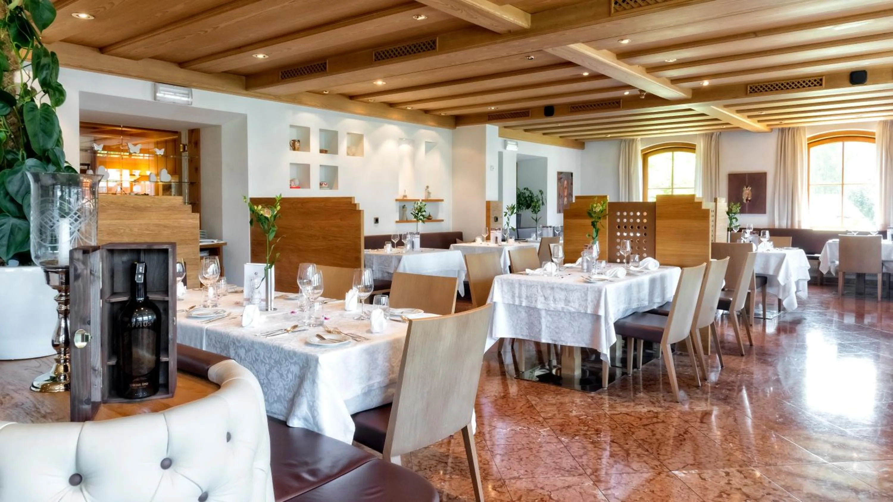 Restaurant/places to eat in Hotel Post - OlangCard included