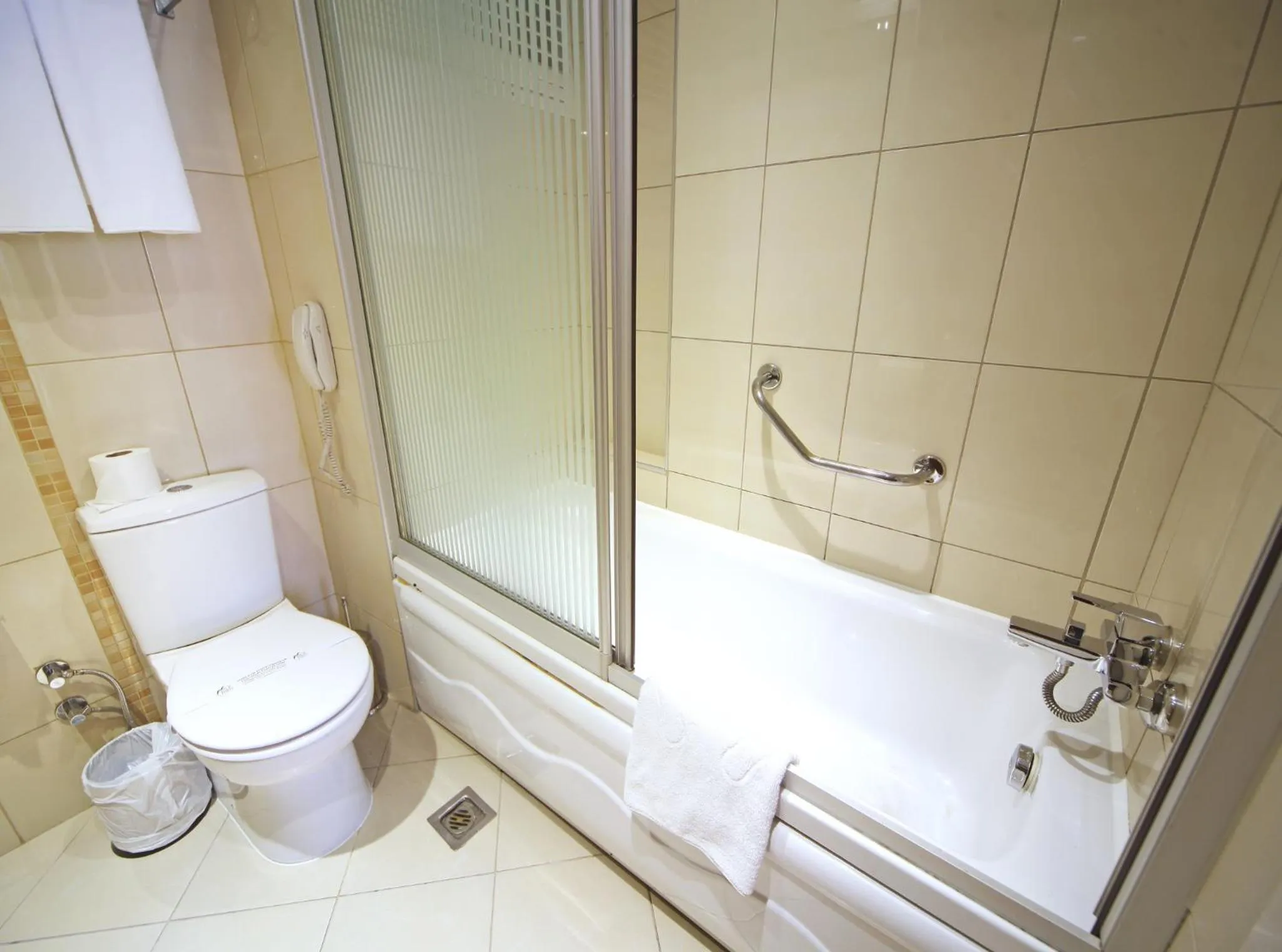 Shower in The Parma Hotel Downtown