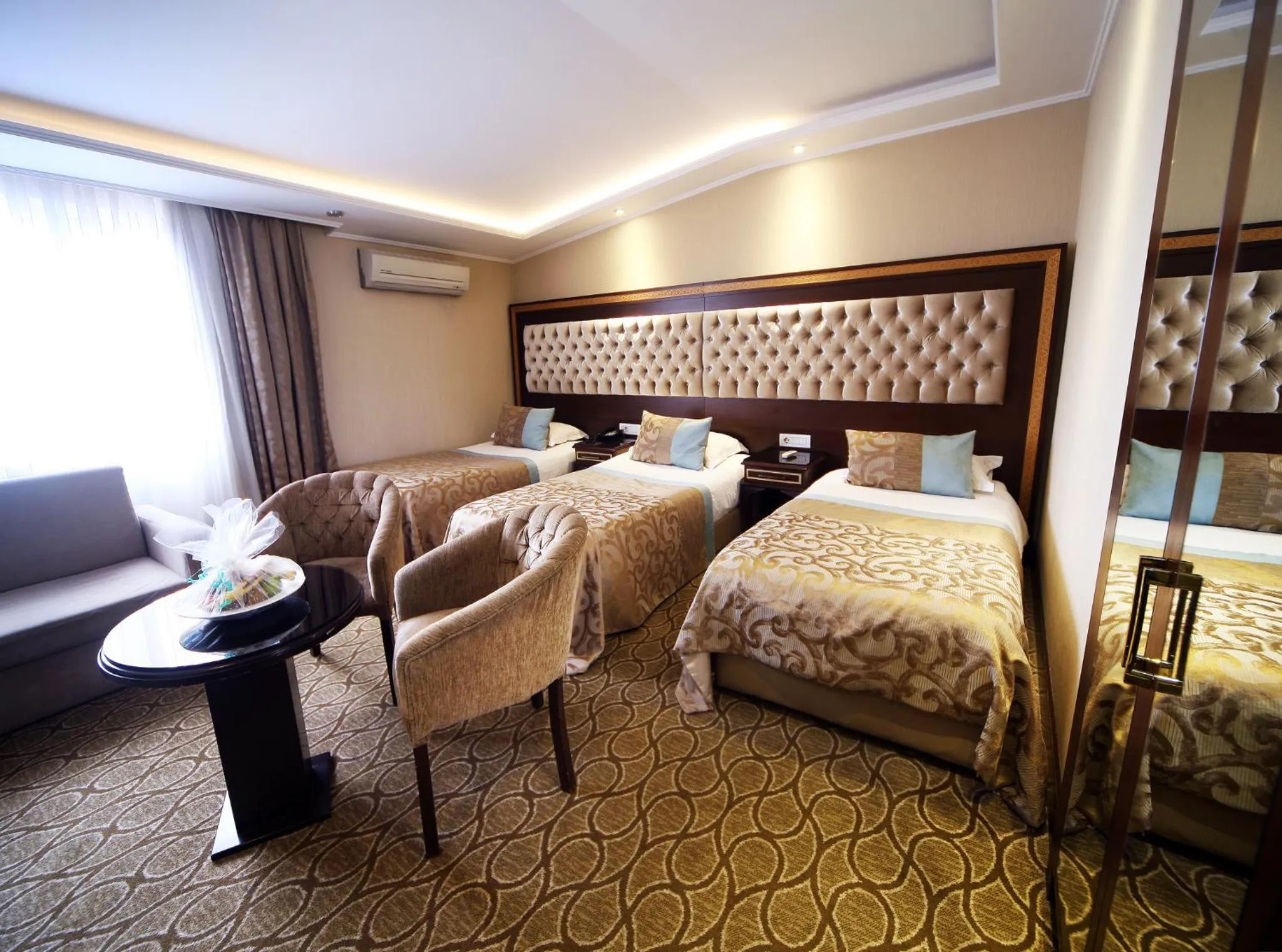 Photo of the whole room, Bed in The Parma Hotel Downtown