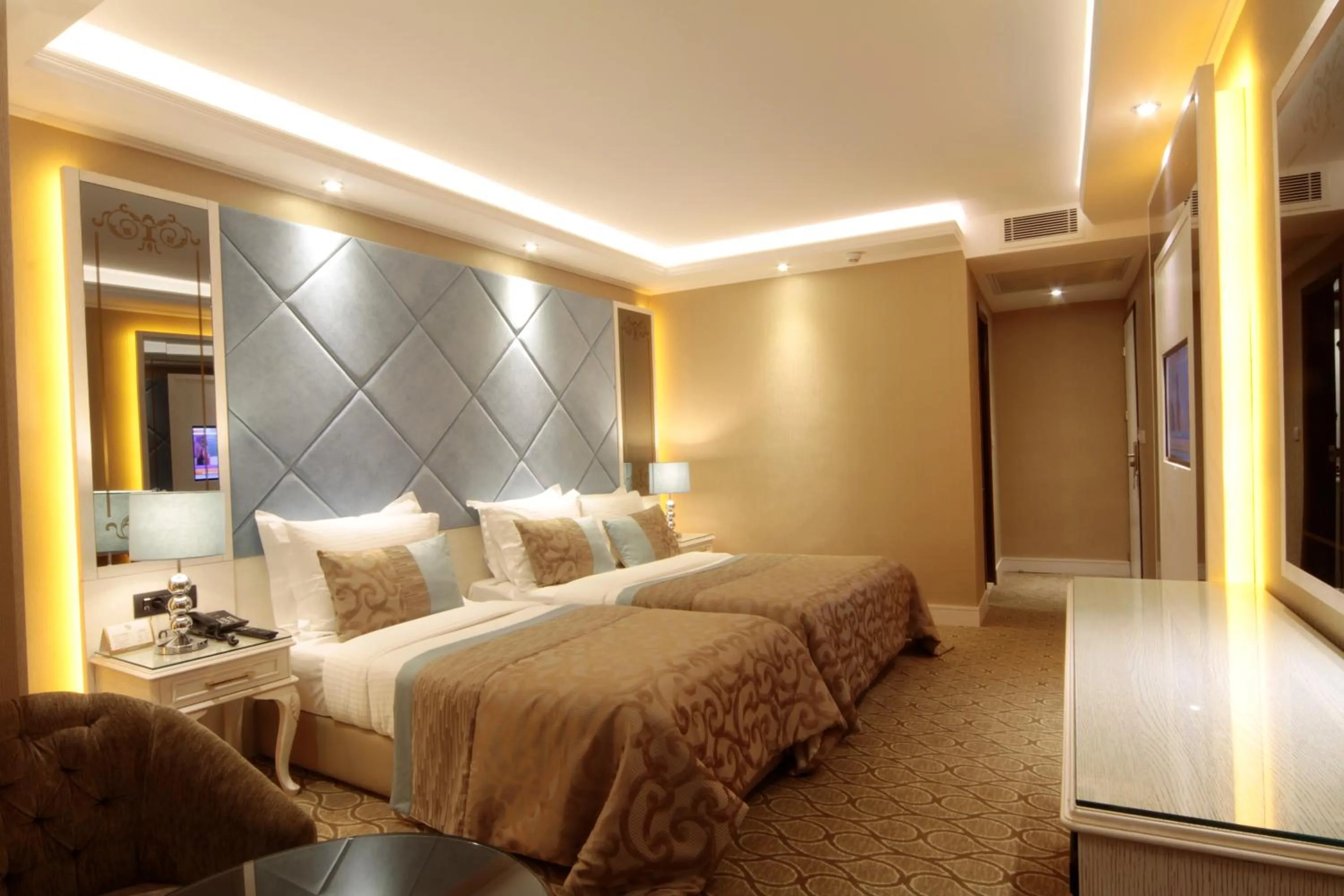 Photo of the whole room, Bed in The Parma Hotel Downtown