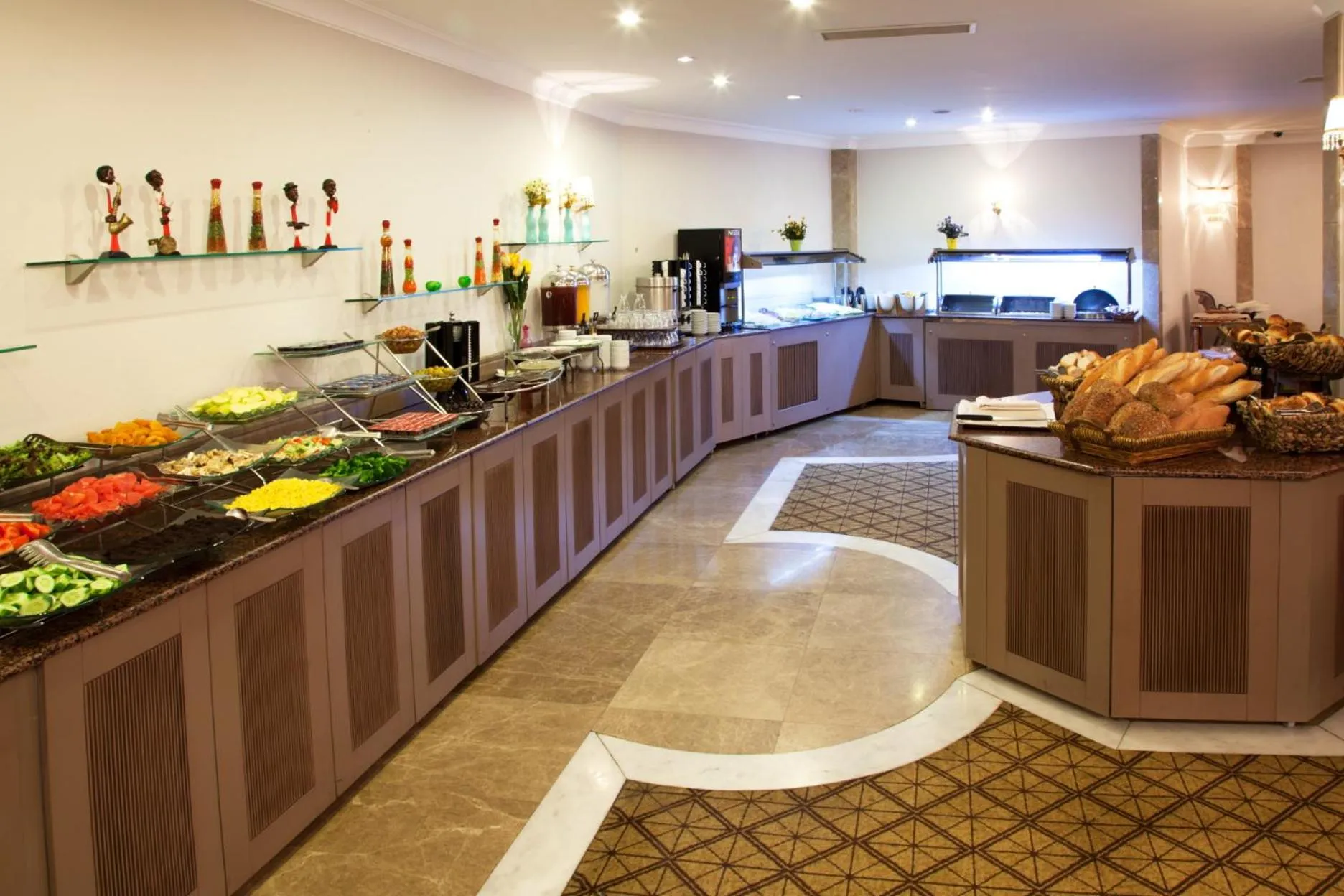 Buffet breakfast in The Parma Hotel Downtown