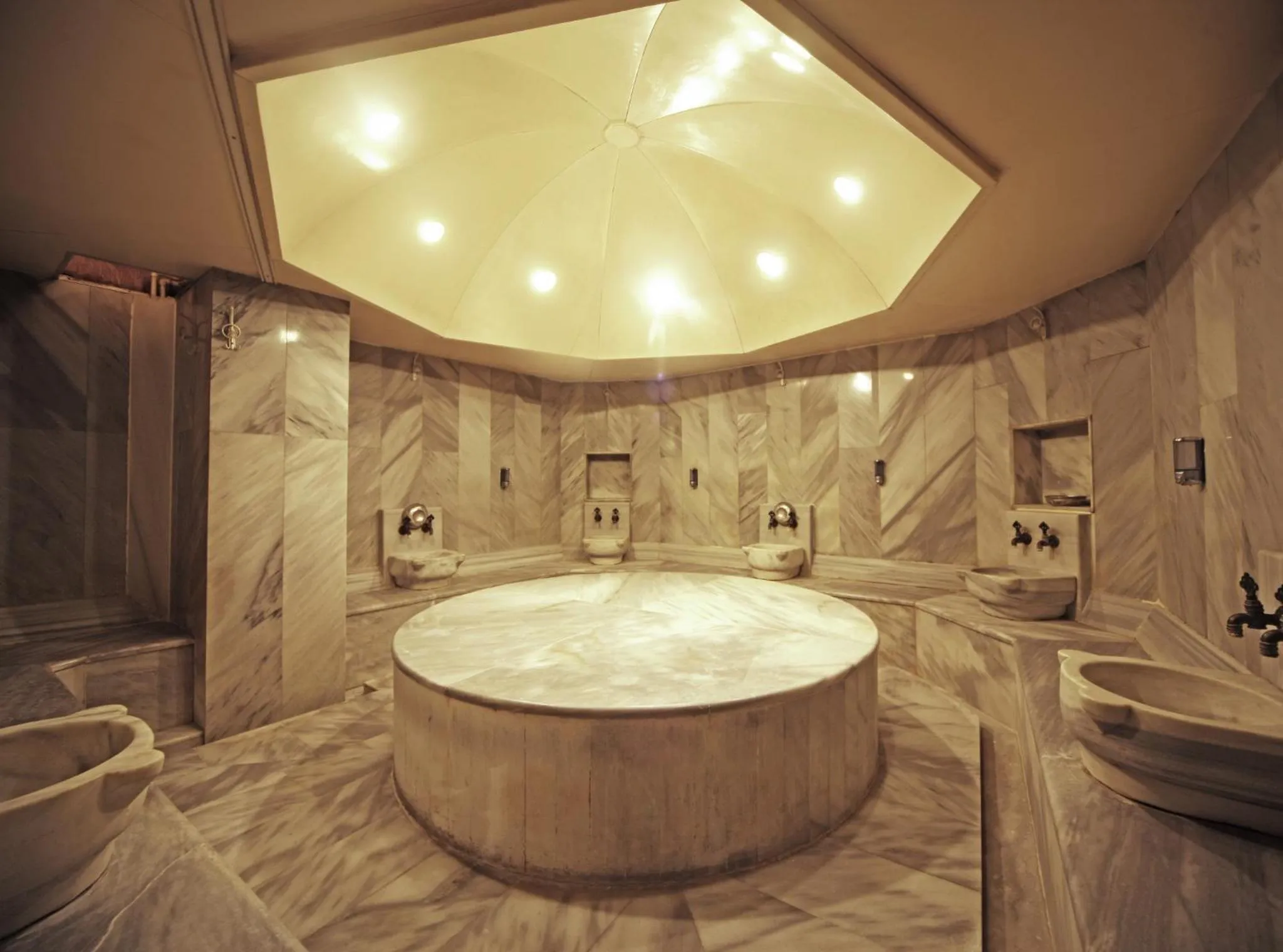 Public Bath in The Parma Hotel Downtown