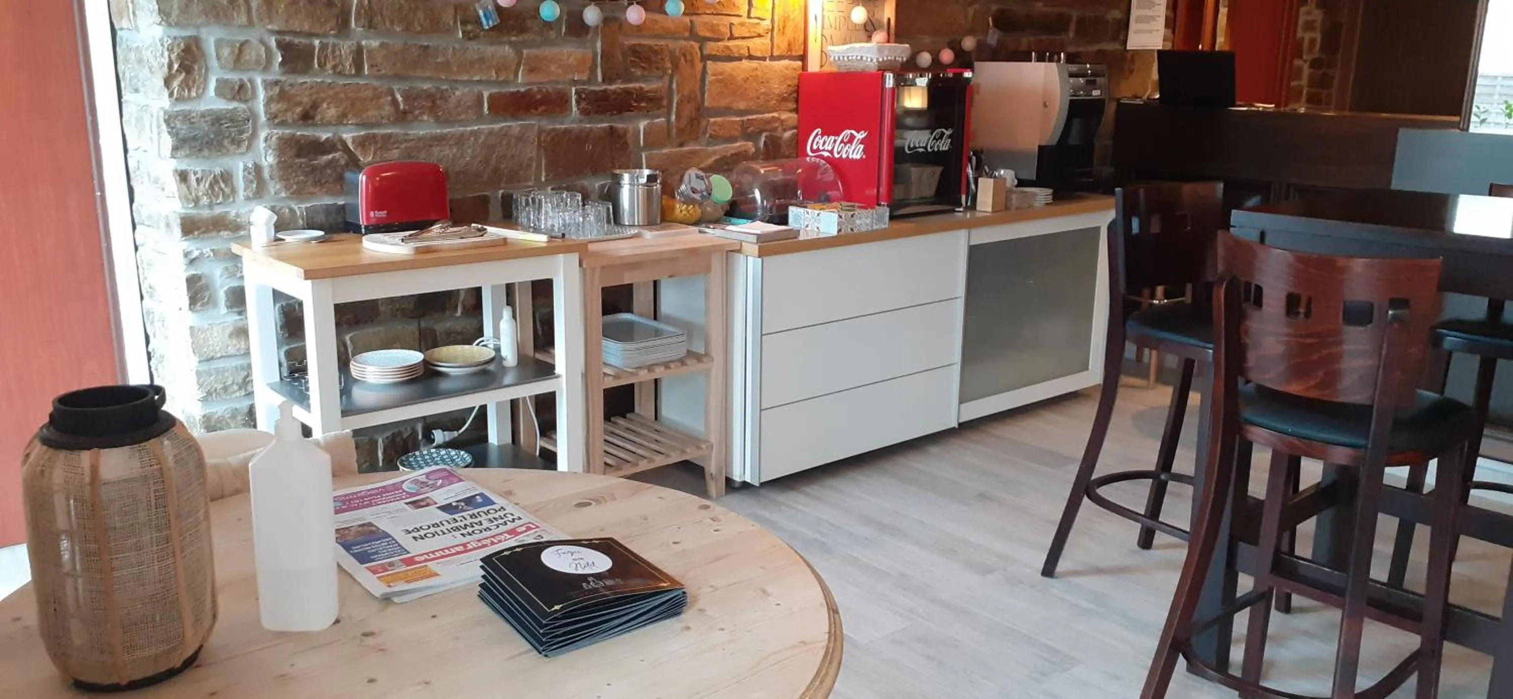 Breakfast in Fuzei Hôtel Lorient-Lanester