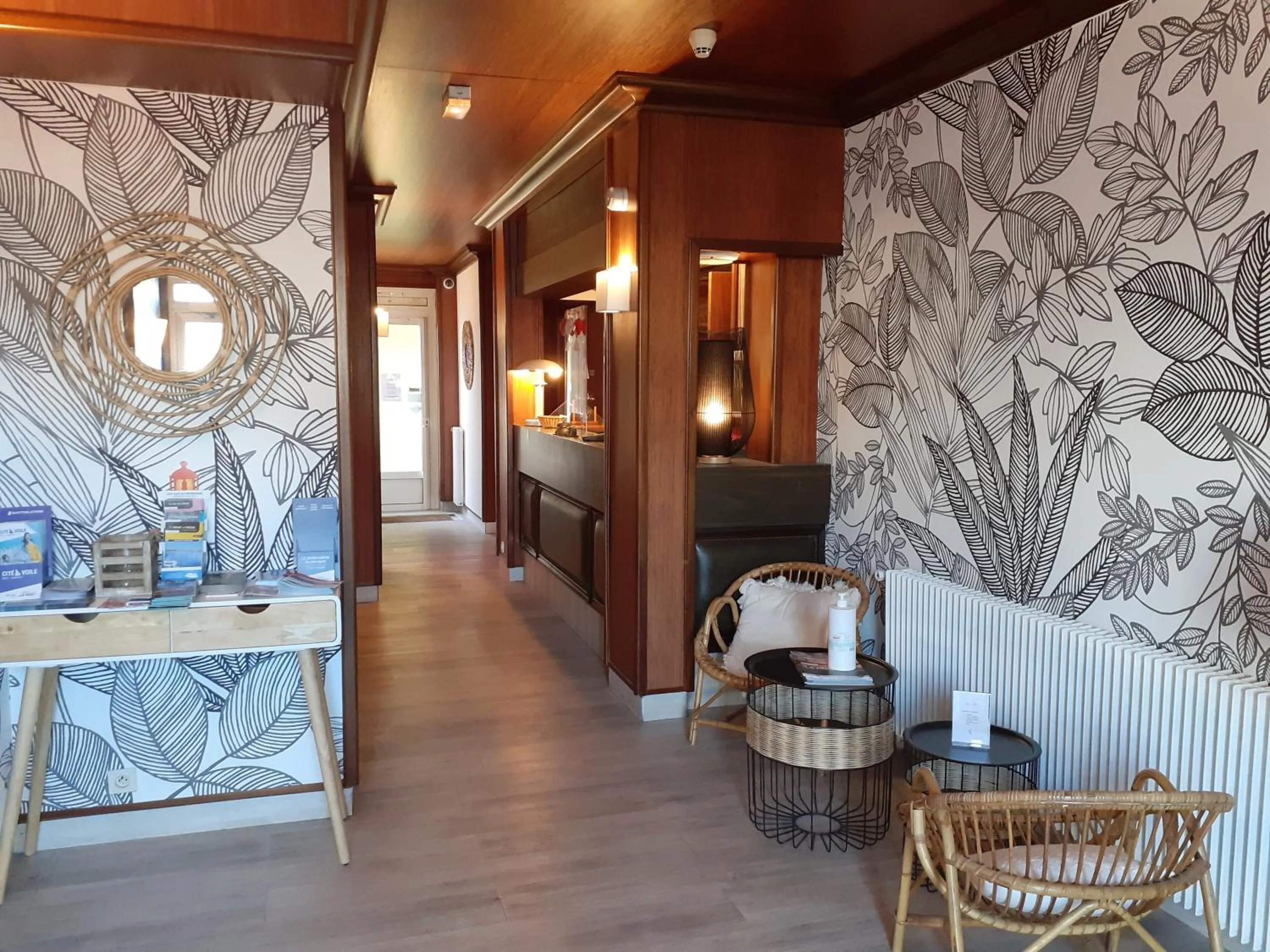 Lobby or reception in Fuzei Hôtel Lorient-Lanester