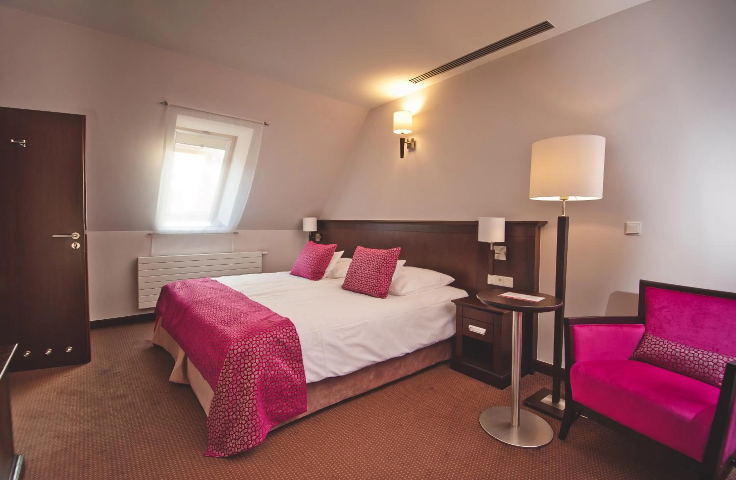 Photo of the whole room, Bed in Wieniawa