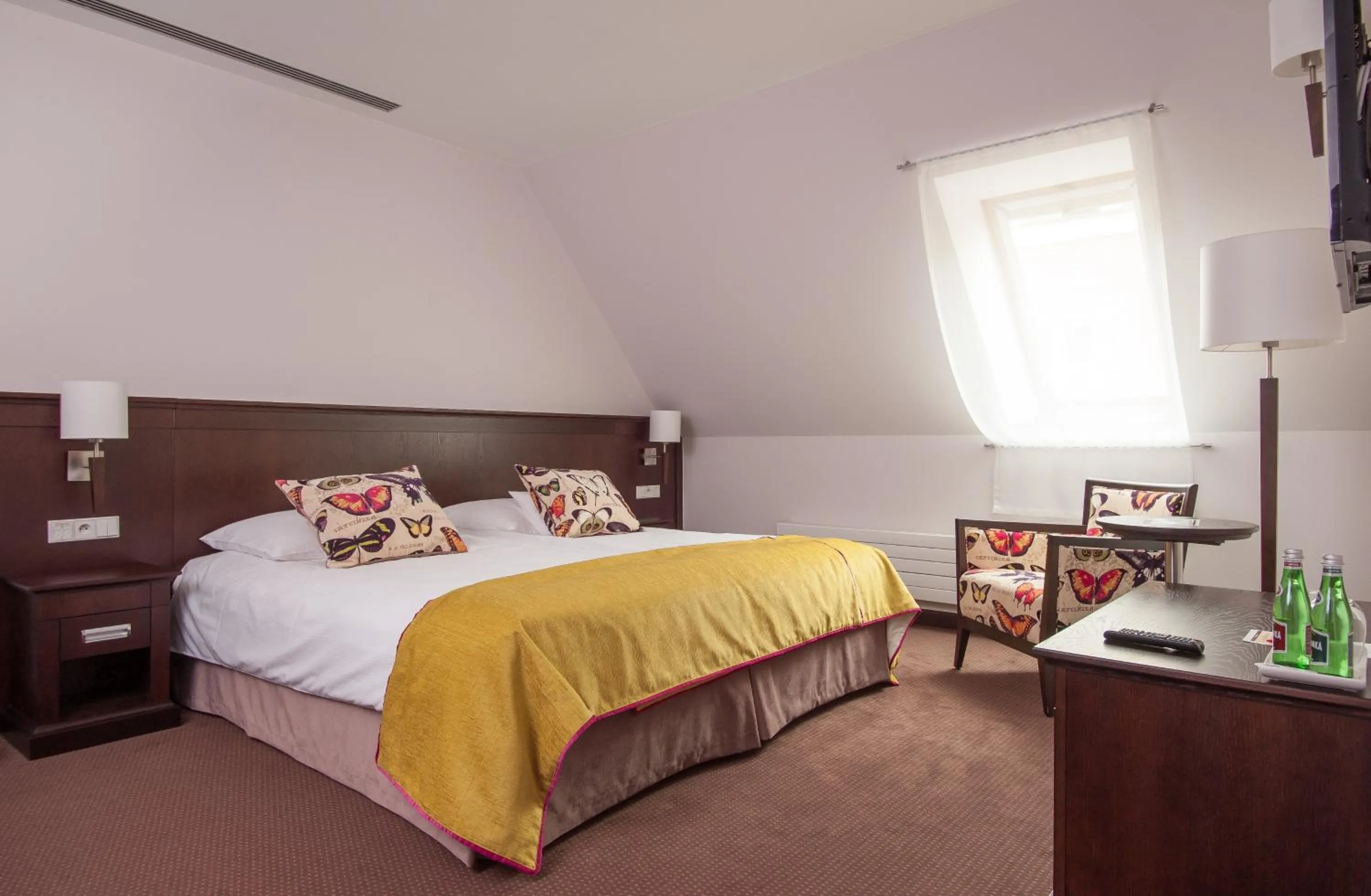 Photo of the whole room, Bed in Wieniawa