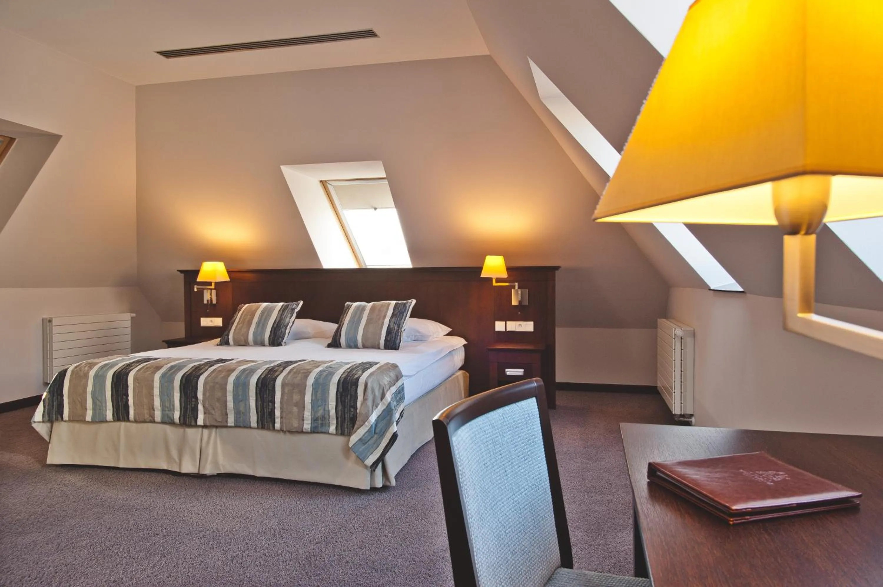 Photo of the whole room, Bed in Wieniawa