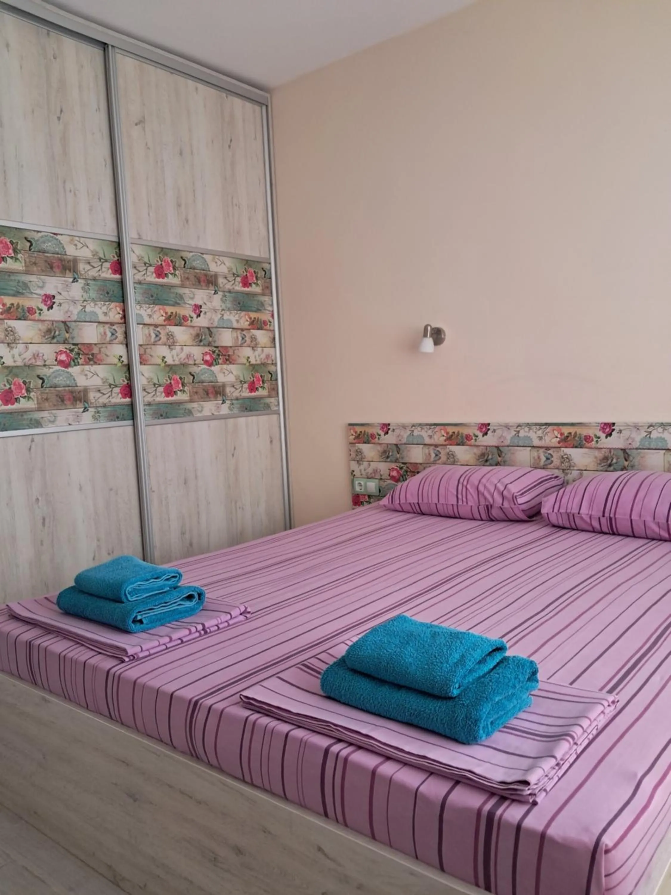 Bed in Apart Hotel Iglika