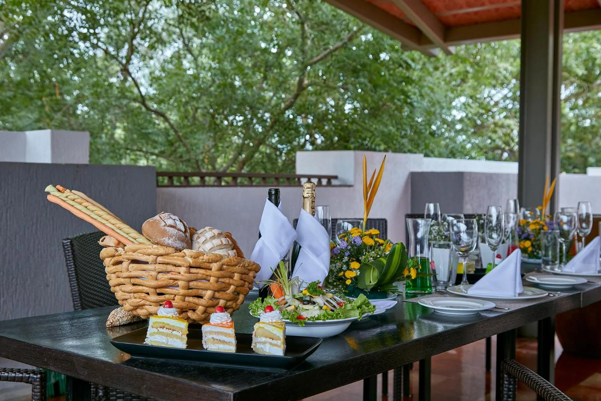 Food and drinks in Signature Club Resort