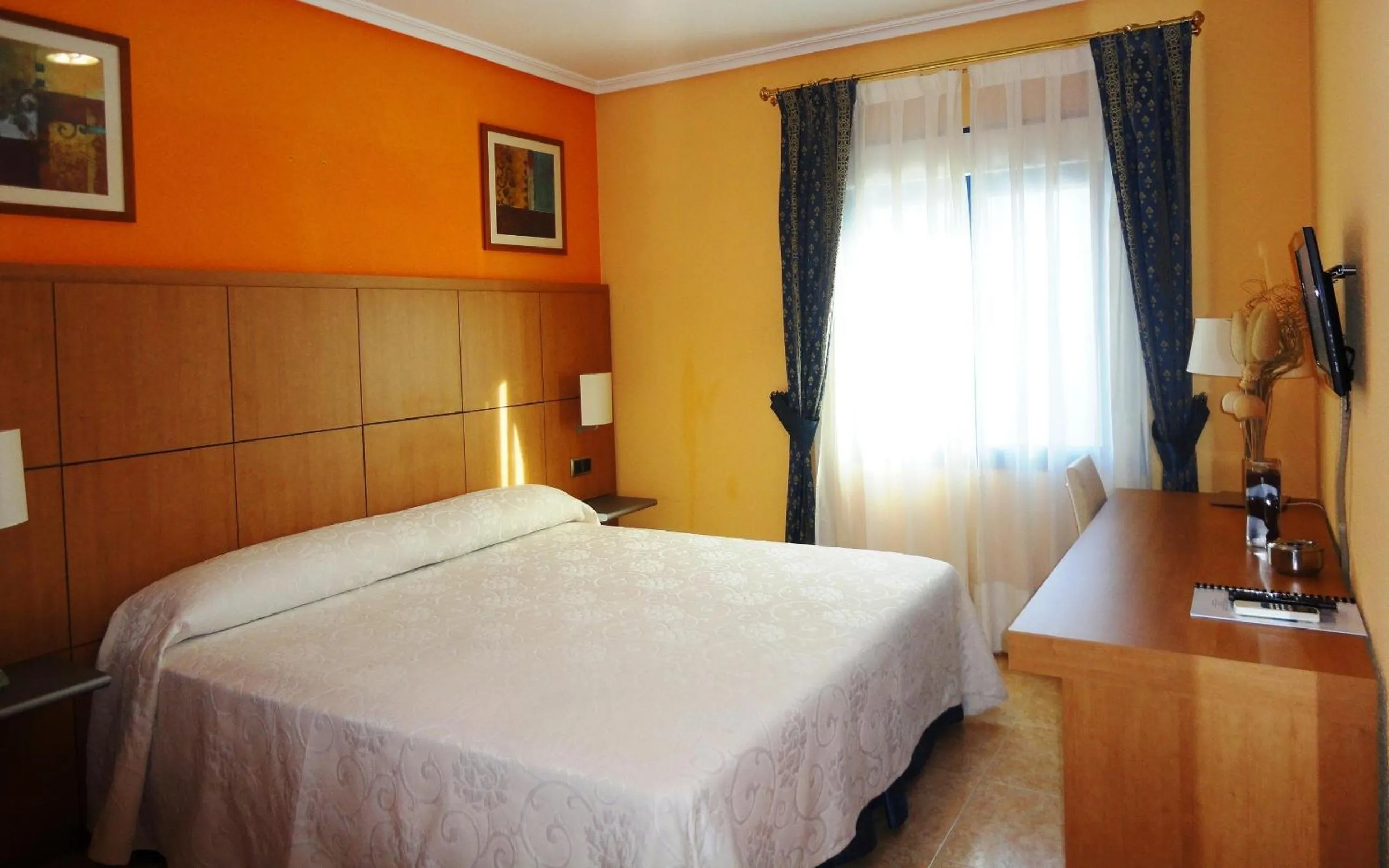 Photo of the whole room, Bed in Hotel Mirador