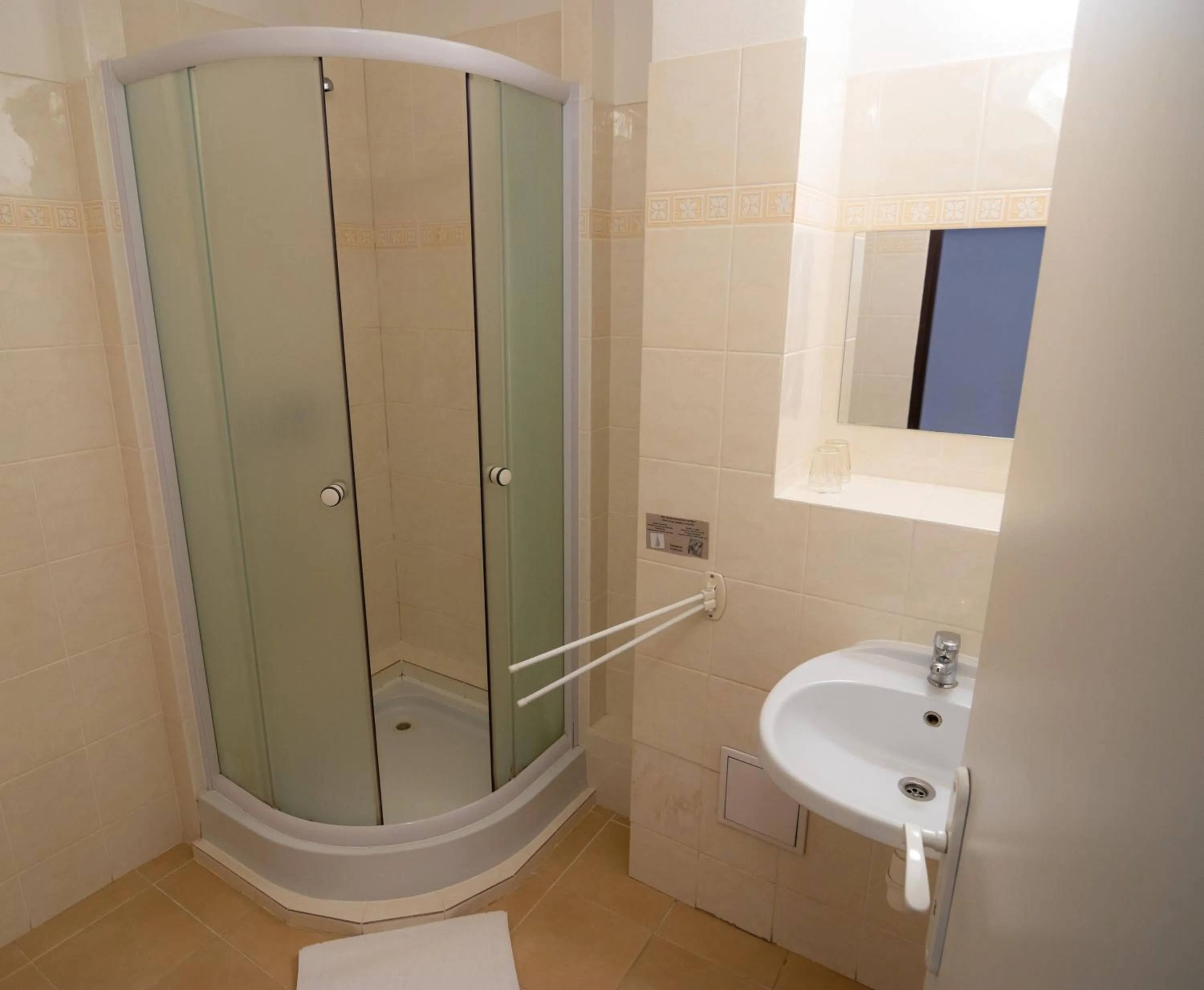 Shower in Hotel Akadémia