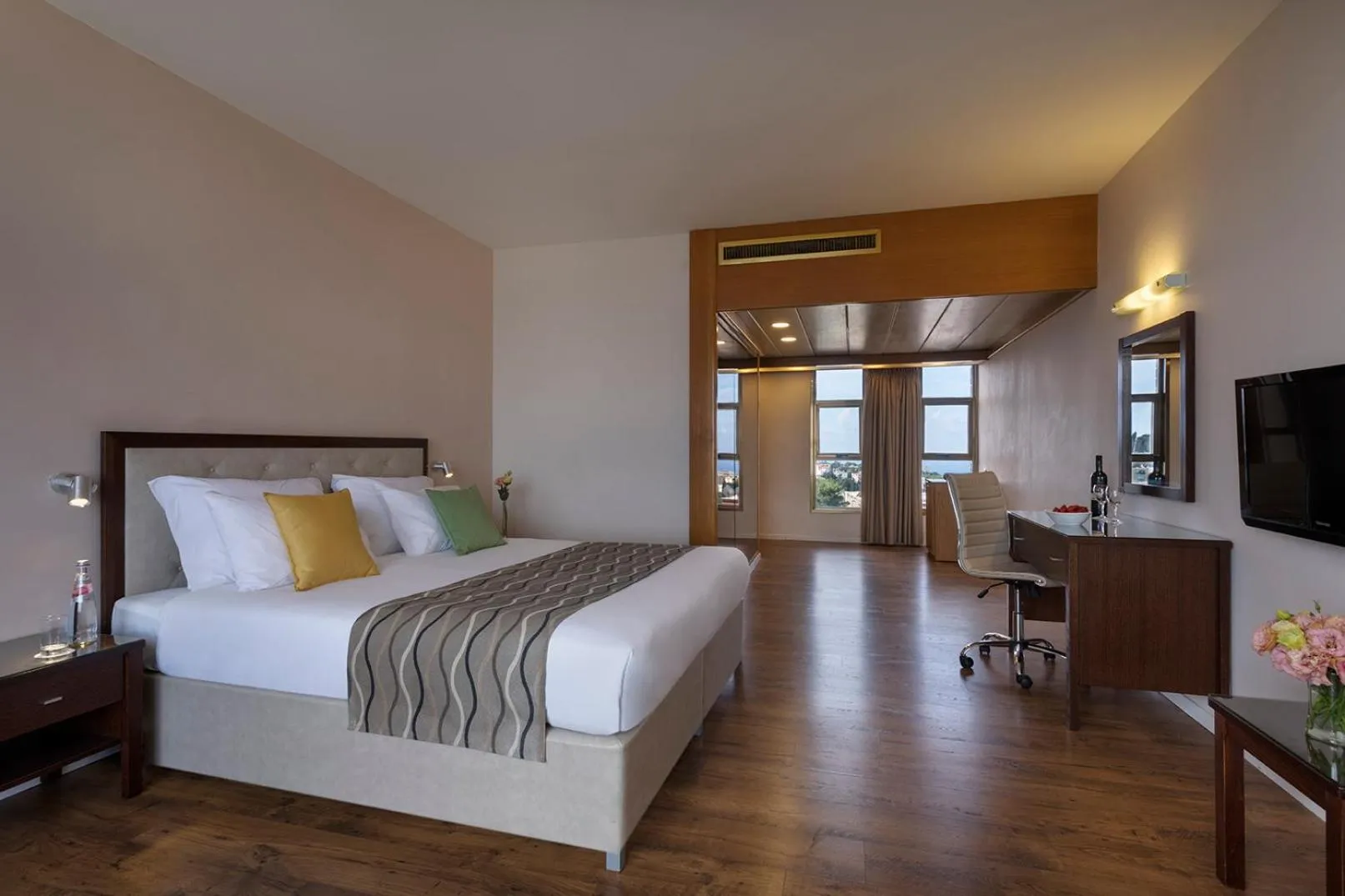 bunk bed, Bed in Nof Hotel